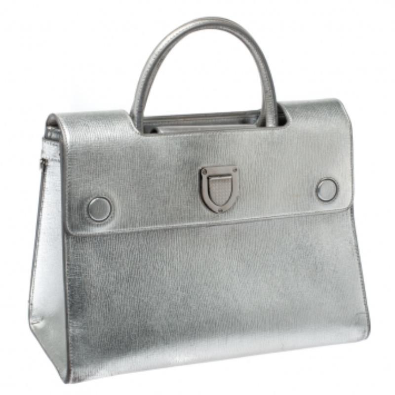 Every stitch and detail on this Diorever bag gives high praise to quality craftsmanship and validates the painstaking effort that goes into making a handbag art as fine as this. Structured to perfection using the finest leather and designed with a