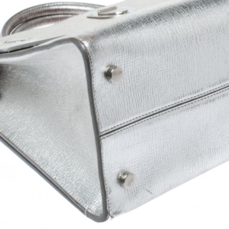 De las mujeres Dior Metallic Silver Leather Medium Diorever Bag en venta