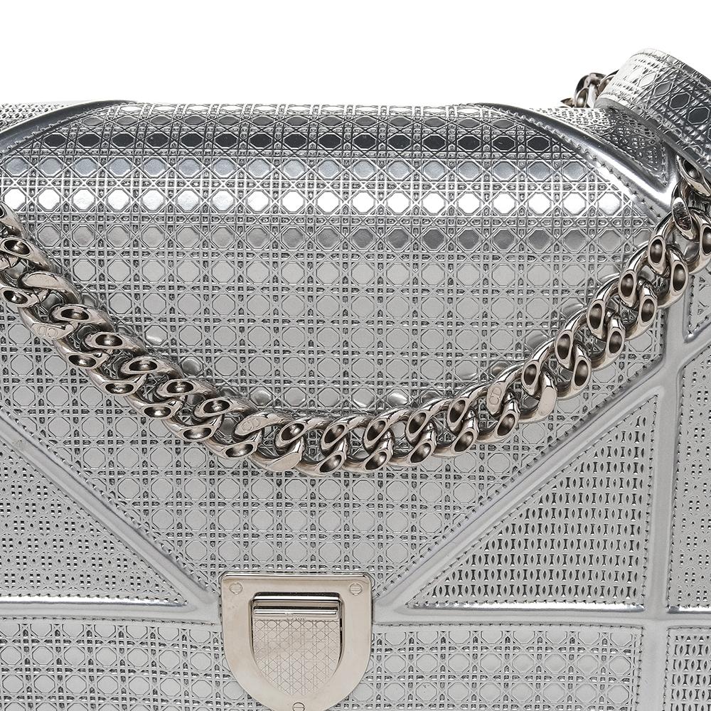 Dior Metallic Silver Micro Cannage Leather Medium Diorama Shoulder Bag In Good Condition In Dubai, Al Qouz 2