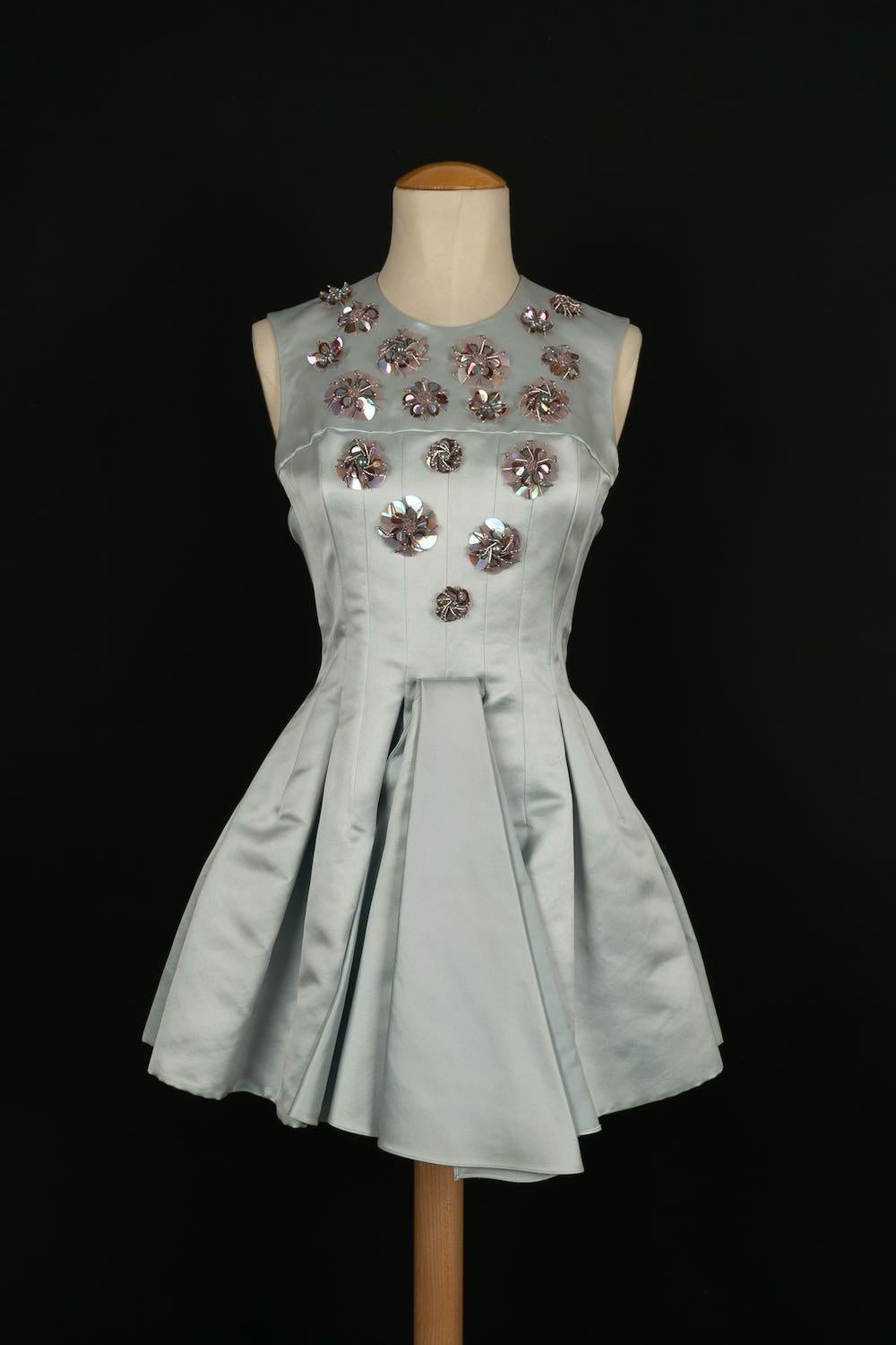 Dior - (Made in France) Mini dress in silk satin and glittery flowers application. Size 34FR.

Additional information:
Dimensions: Chest: 45 cm, Waist: 35 cm, Length: 73 cm
Condition: Good condition
Seller Ref number: VR198
