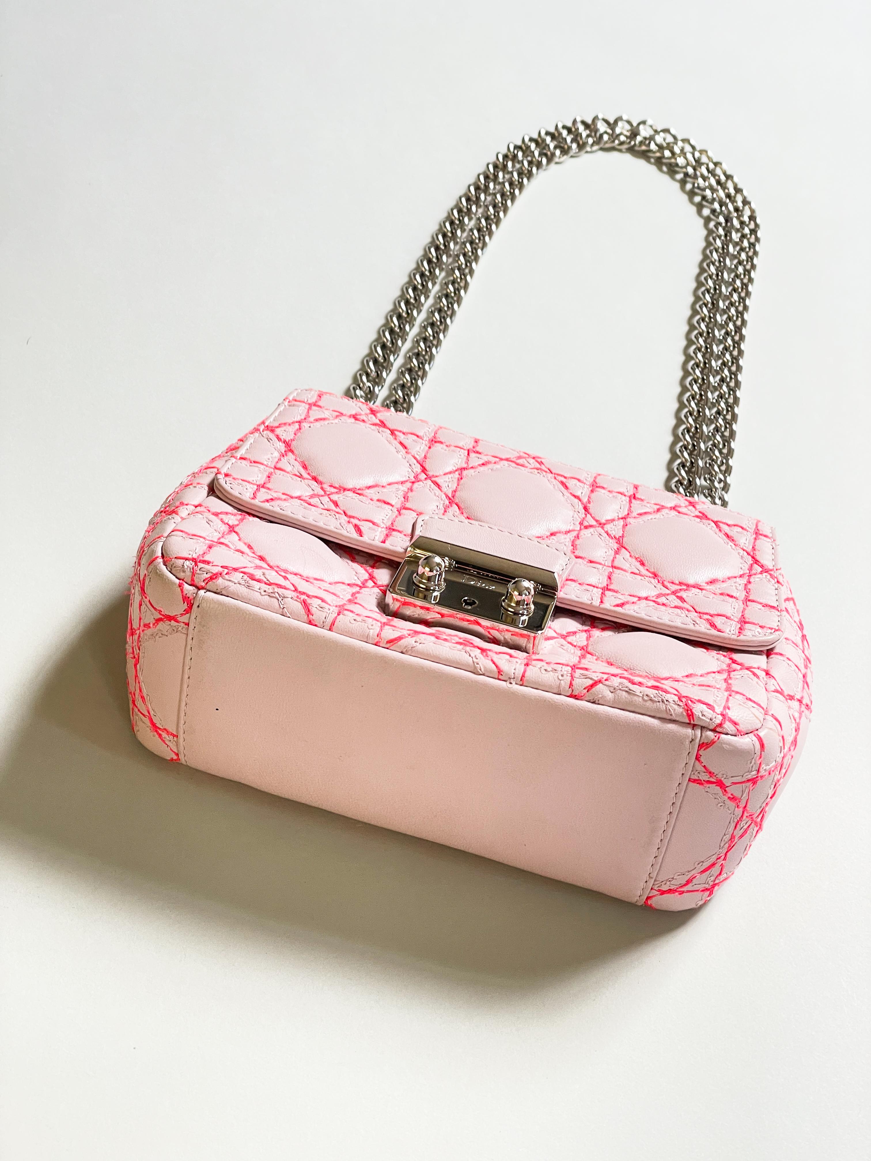 Dior mini miss Dior pink leather bag with chain In Excellent Condition For Sale In PARIS, FR