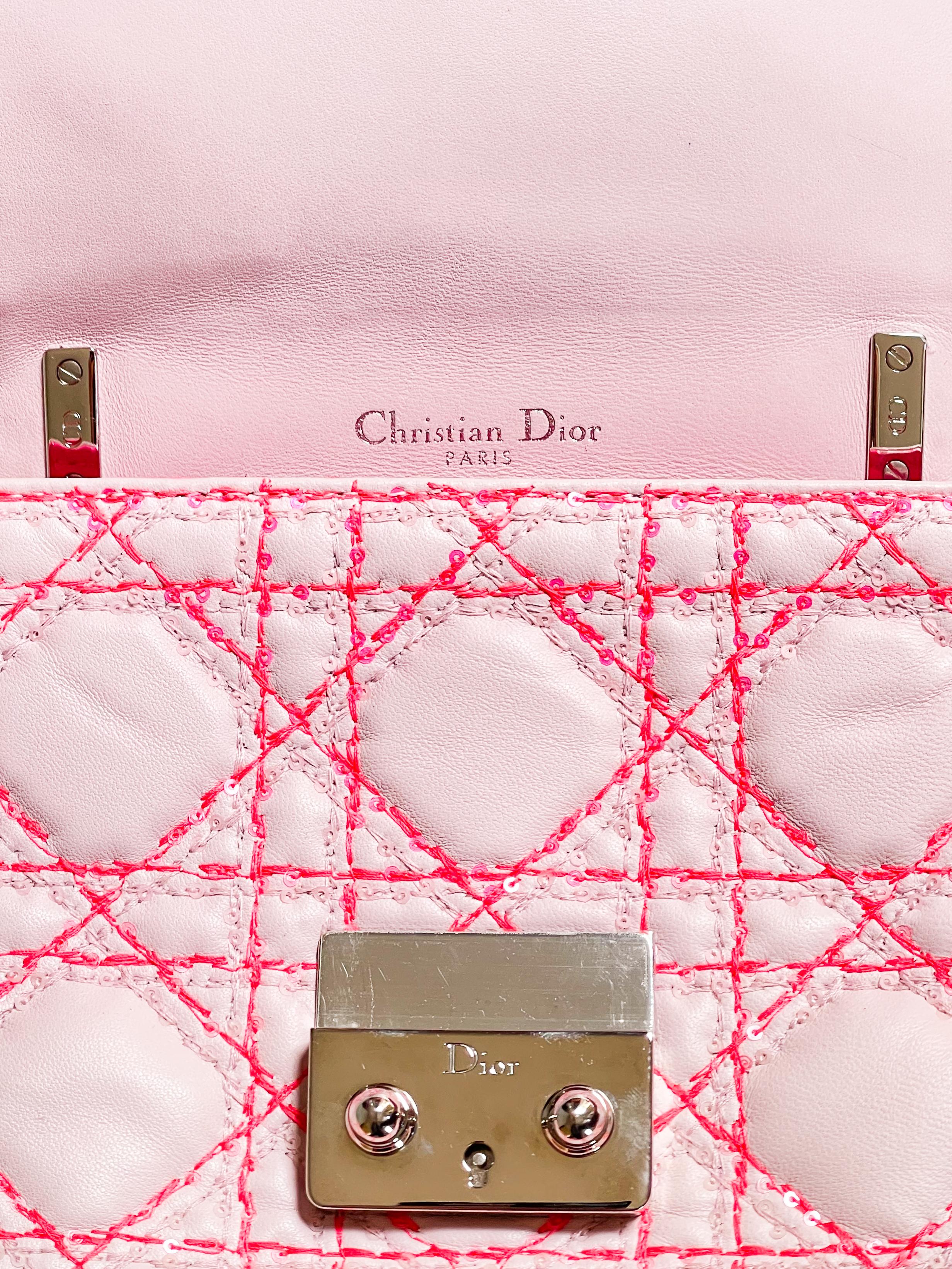 Dior mini miss Dior pink leather bag with chain For Sale 1