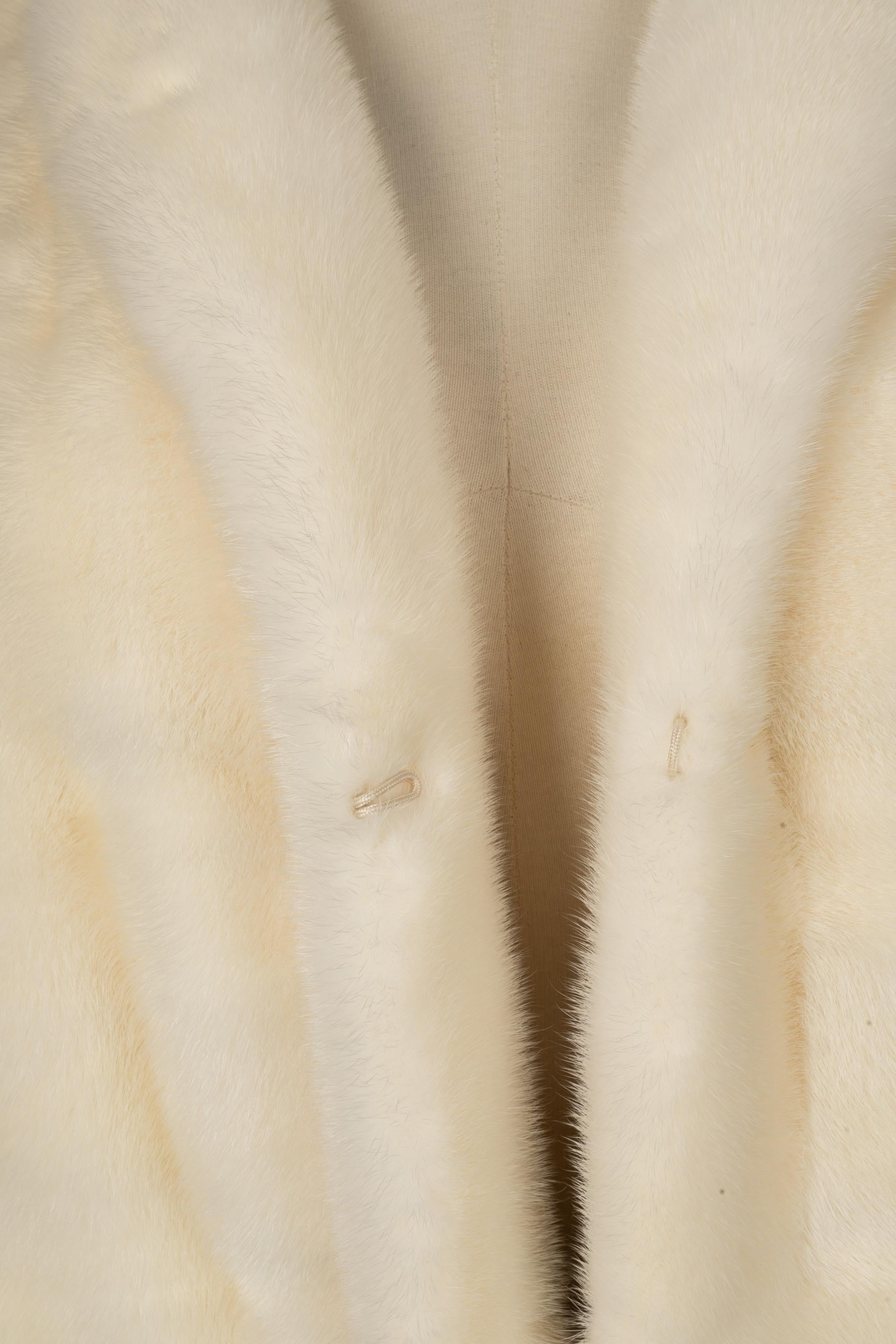 Manteau de vison Dior en vente 1