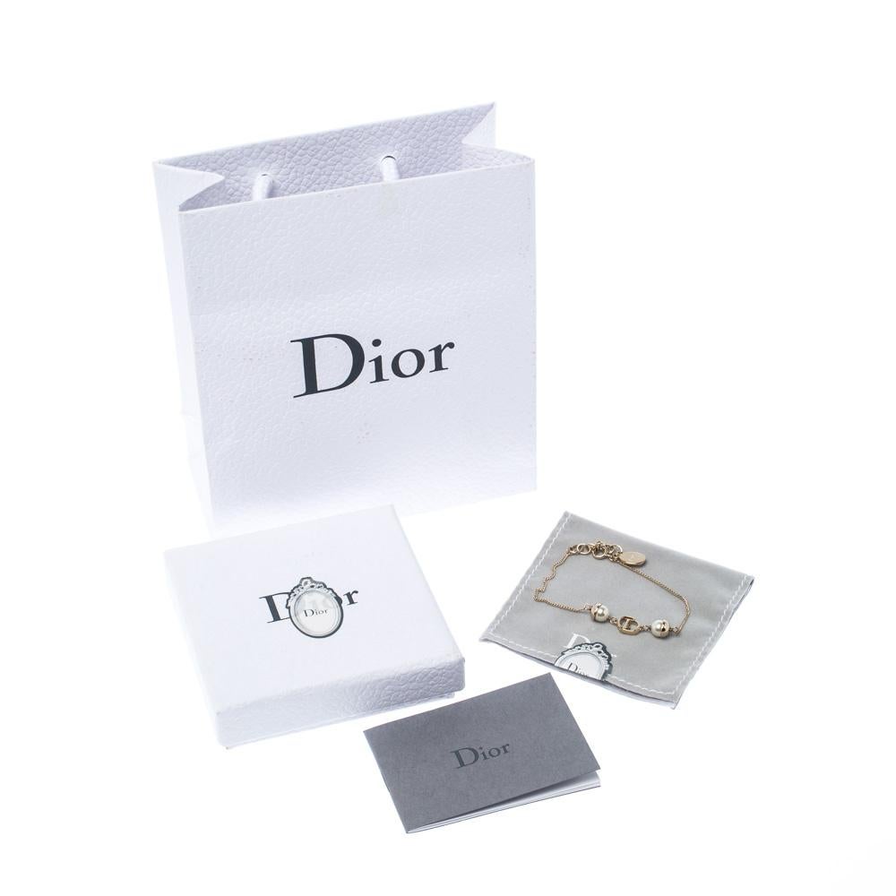 Contemporary Dior Mise En Dior Faux Pearl Gold Tone Bracelet