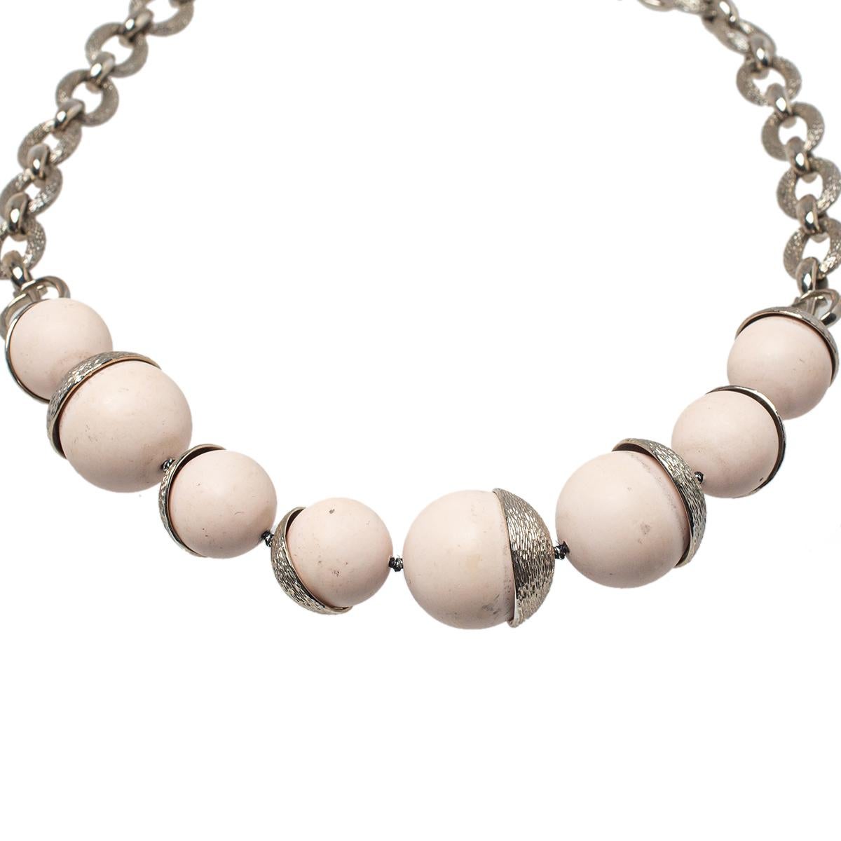 This necklace is just the accessory for a fashionable soul like yourself! From their Mise en Dior collection, this Dior necklace is designed to be flaunted. It is crafted from silver-tone metal and carries a strand of beads. This piece will make a
