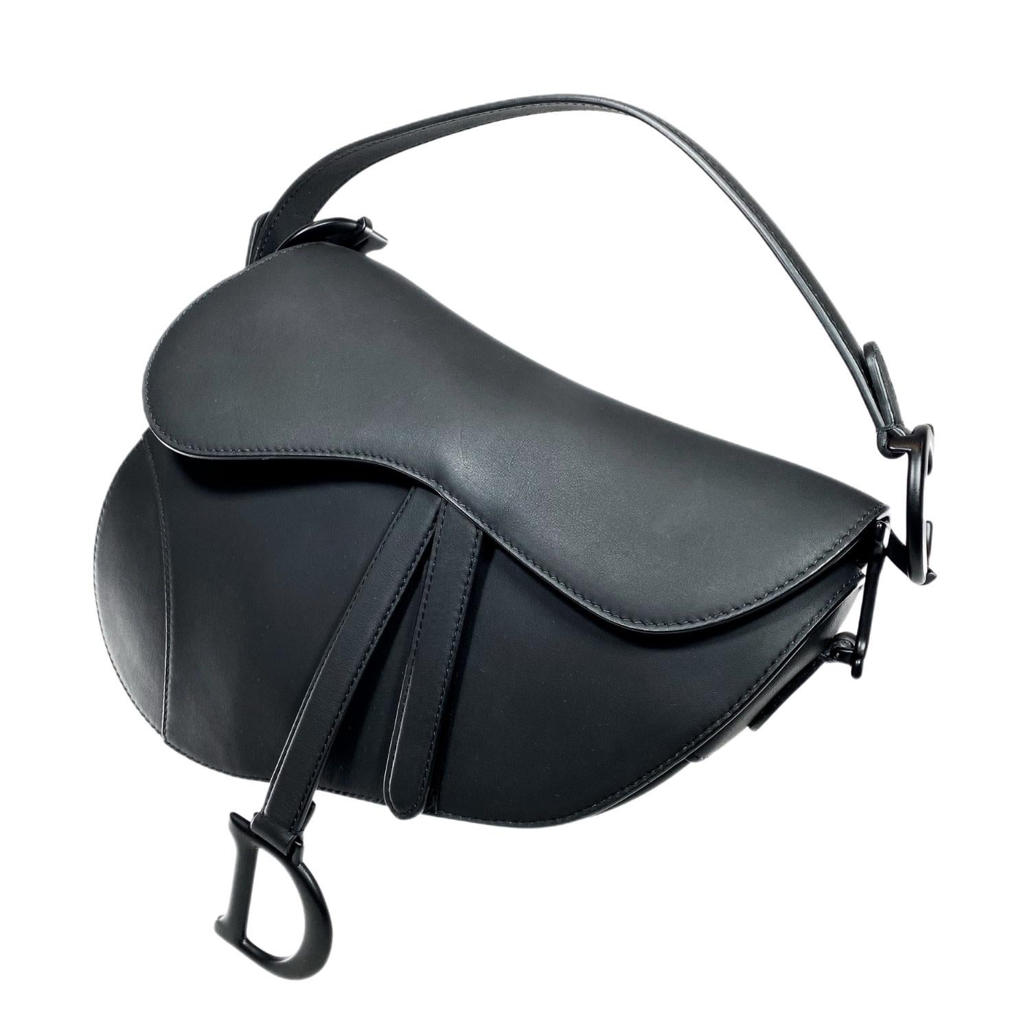 Dior Monochrome Ultramatte Black Calfskin Saddle Bag In Good Condition For Sale In Montreal, Quebec