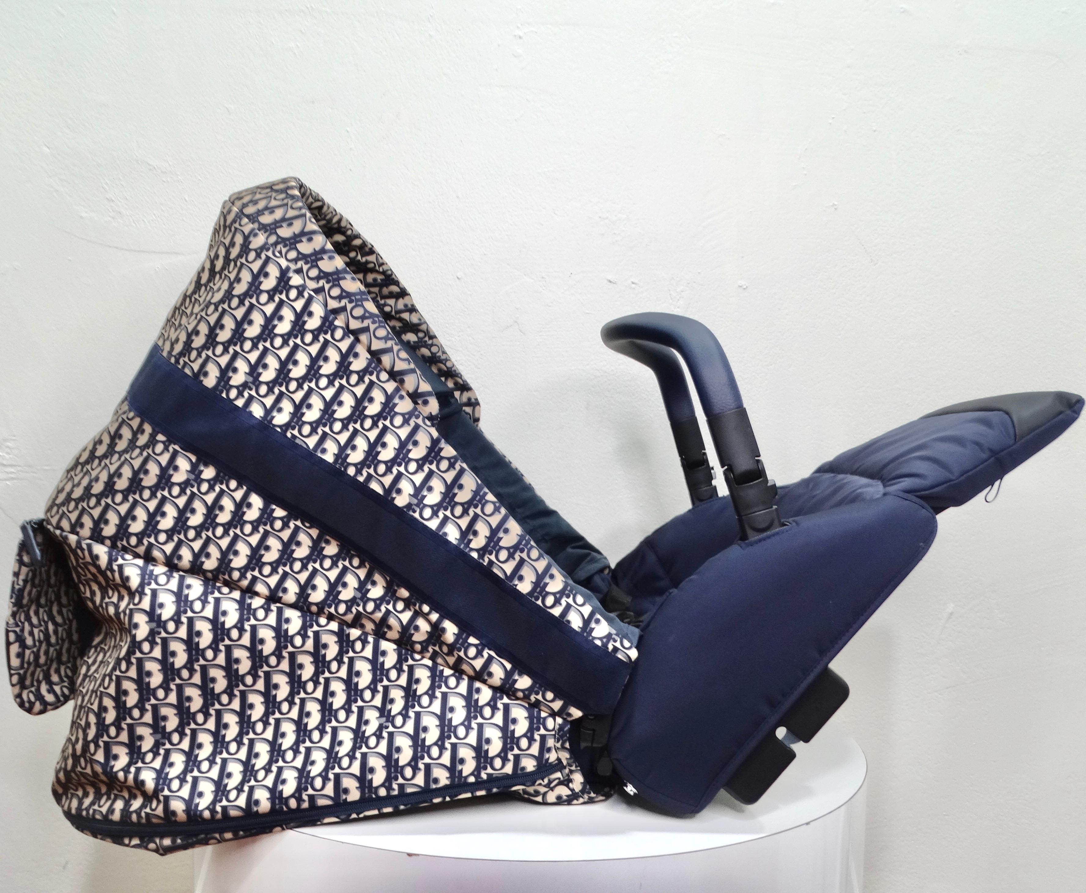 Experience luxury and style with this exquisite Dior Monogram Bassinet and Stroller Combo in a stunning blue and beige water-repellent canvas featuring the iconic Dior Oblique Print. Made in Italy with meticulous craftsmanship, this stroller is