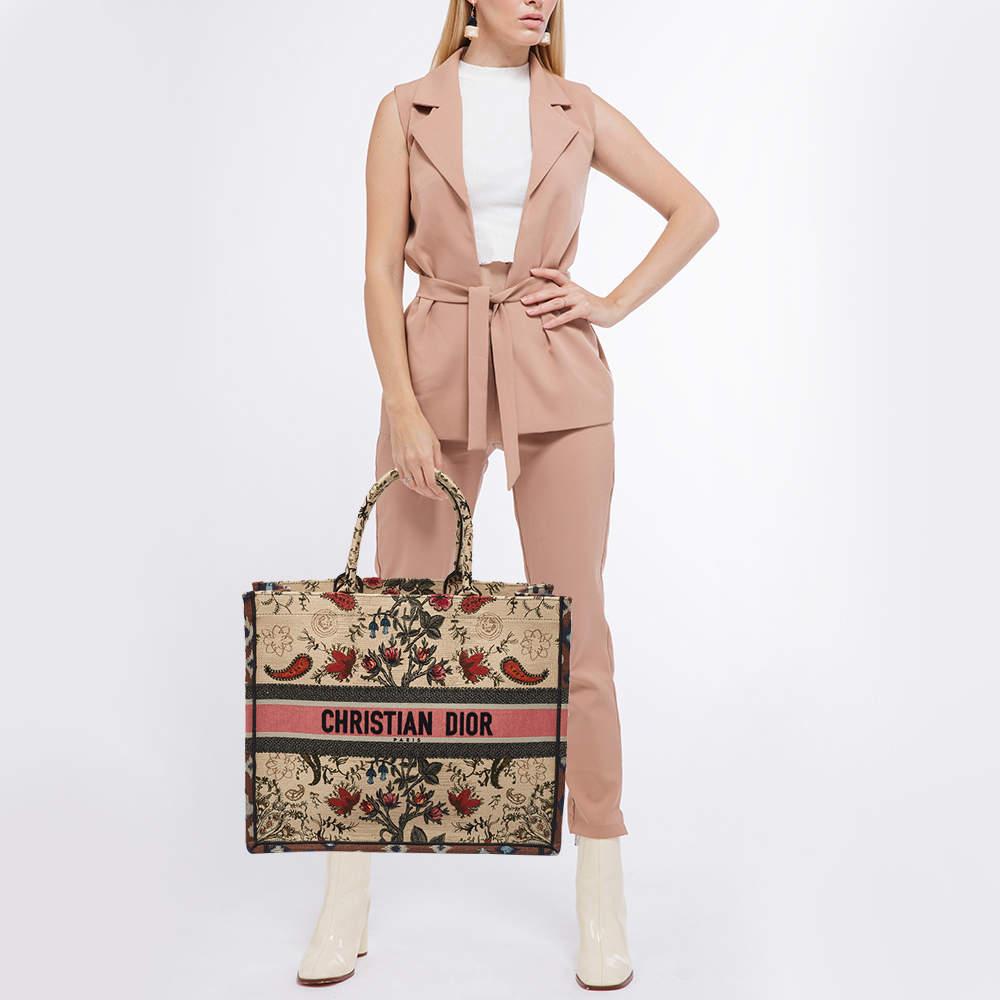 Designed by Maria Grazia Chiuri the Dior Book Tote is a coveted travel accessory for people with style. The large Book tote here is crafted using canvas into a beautiful structure and covered in the signature motif all over. Two handles the