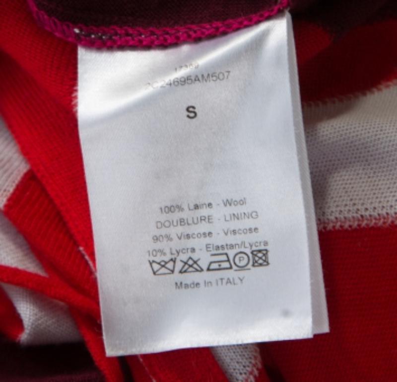 Dior Mehrfarbiges Minikleid aus Wolle mit geometrischem Muster und einer Schulterausschnitt S (Rot) im Angebot