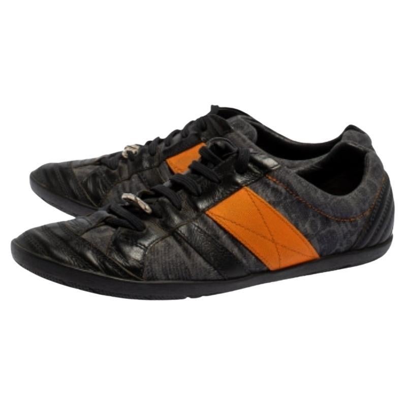 These Dior sneakers are characterized by an understated charm and unmatched comfort. Crafted from a subtle combination of monogrammed canvas and leather, these sneakers have matching laces and contrasting panels on the sides. The insoles are lined