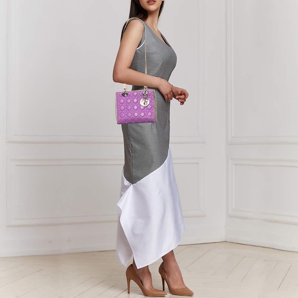 Sac cabas Lady Dior de taille moyenne en cuir multicolore et serpent d'eau État moyen - En vente à Dubai, Al Qouz 2