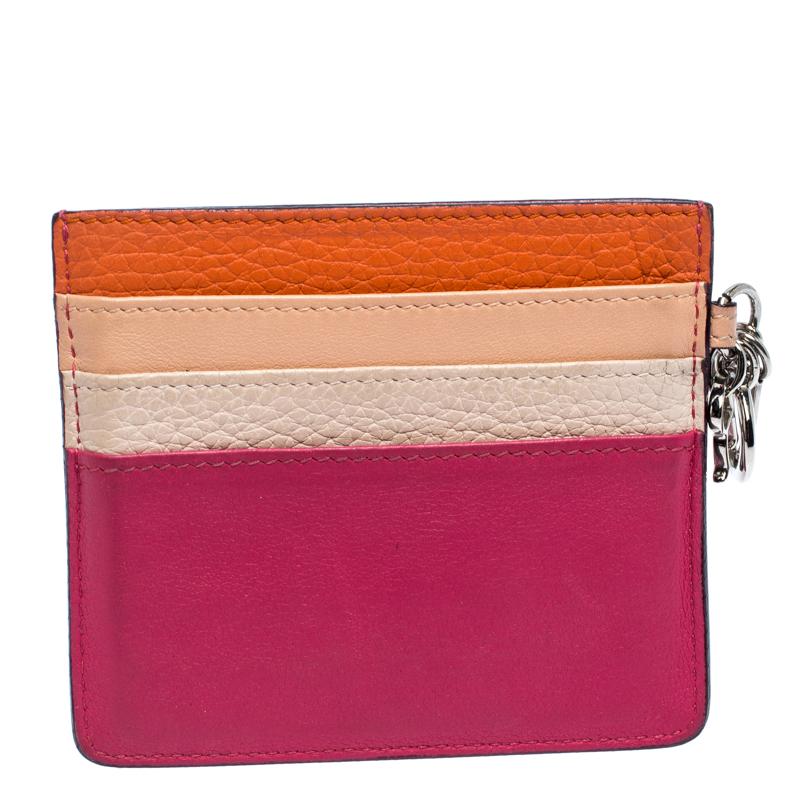 This stylish and functional cardholder from Dior makes for a great accessory. Crafted from quality leather in Italy, it carries lovely multicolor hues. It has multiple card slots on the exterior and enough space inside to hold your essentials. It is