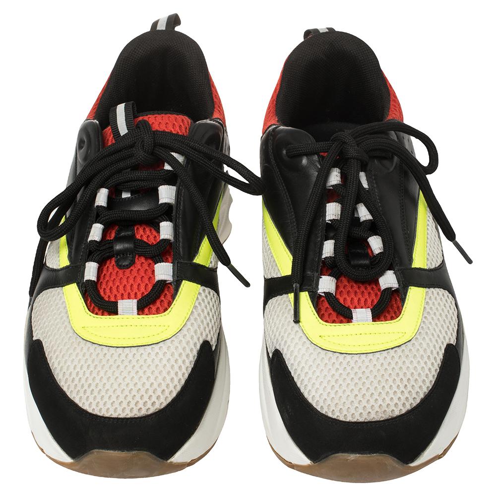 These Dior sneakers are characterized by subtle charm and unmatched comfort. Crafted from leather, mesh, and nubuck leather, these multicolor sneakers have lace-ups and logo detailing on the sides. The insoles are lined with fabric and the pair is