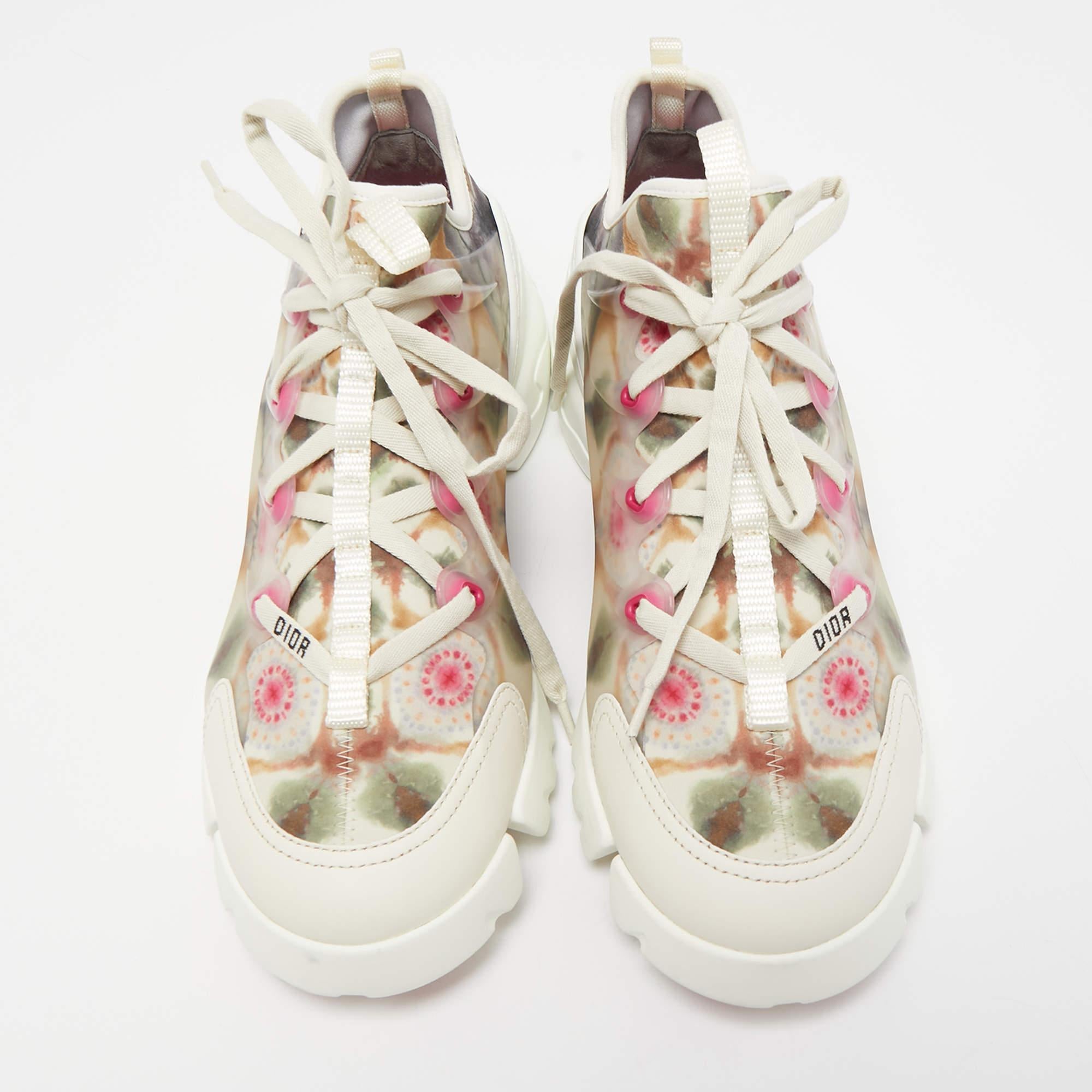 A great pick to elevate your street-style look, these trendy D-Connect sneakers from Dior feature an exterior made of neoprene, and leather into a chunky design with well-carved soles. While the brand name on the laces and counters adds a signature