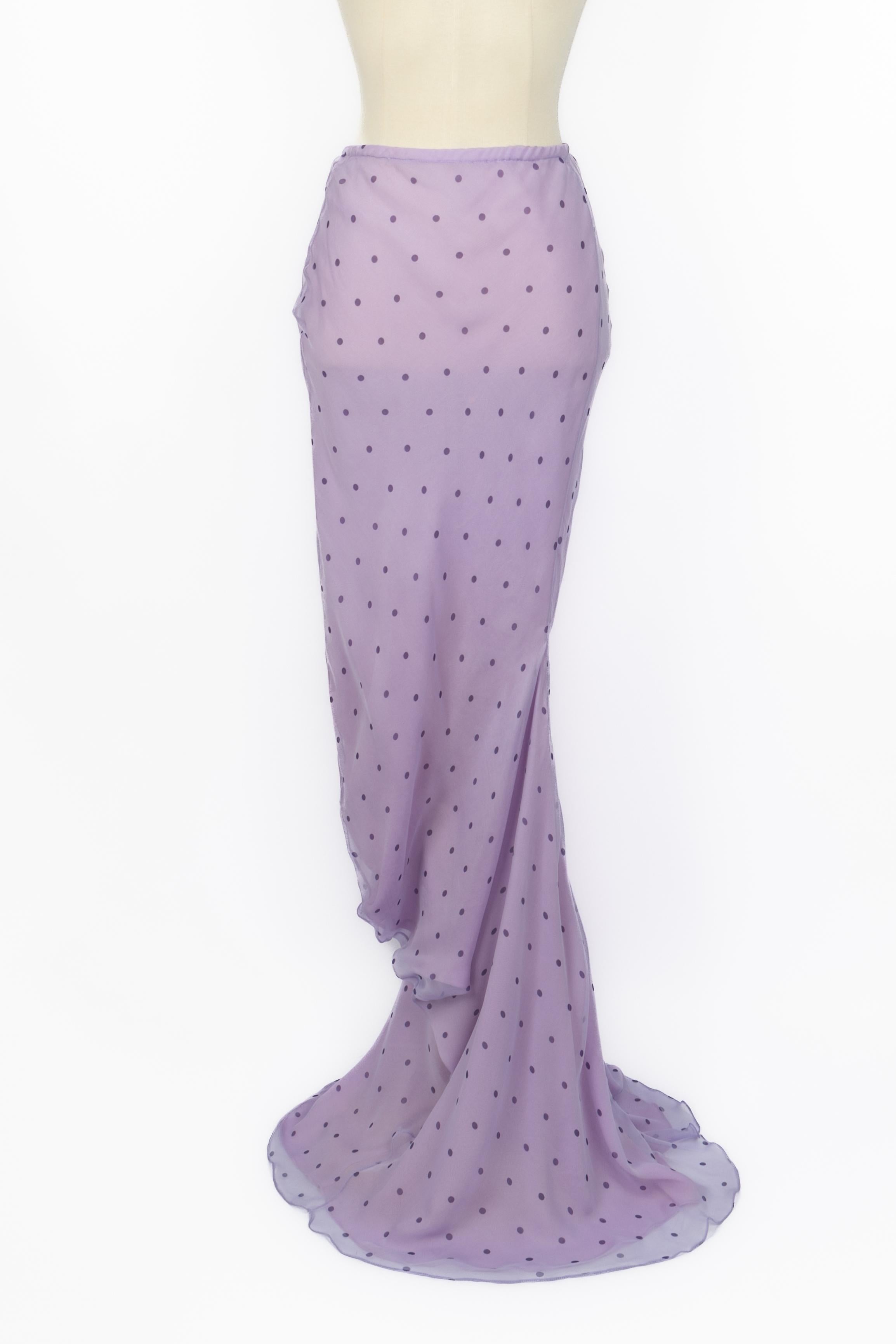 DIOR - (Fabriqué en France) Jupe en mousseline de soie violette à pois noirs. L'étiquette de la taille est manquante, elle correspond à un 36FR. Collection 