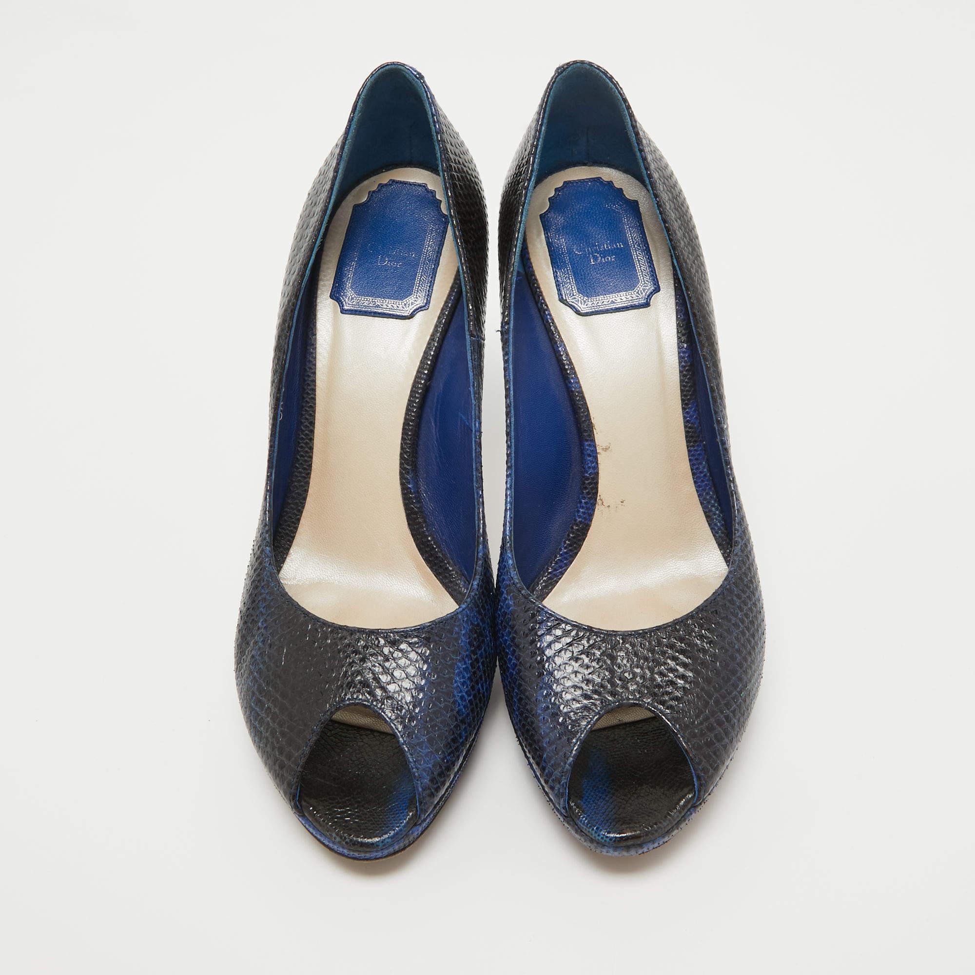 Exhibit an elegant style with this pair of pumps. These Dior shoes for women are crafted from quality materials. They are set on durable soles and sleek heels.

Includes: Original Dustbag

