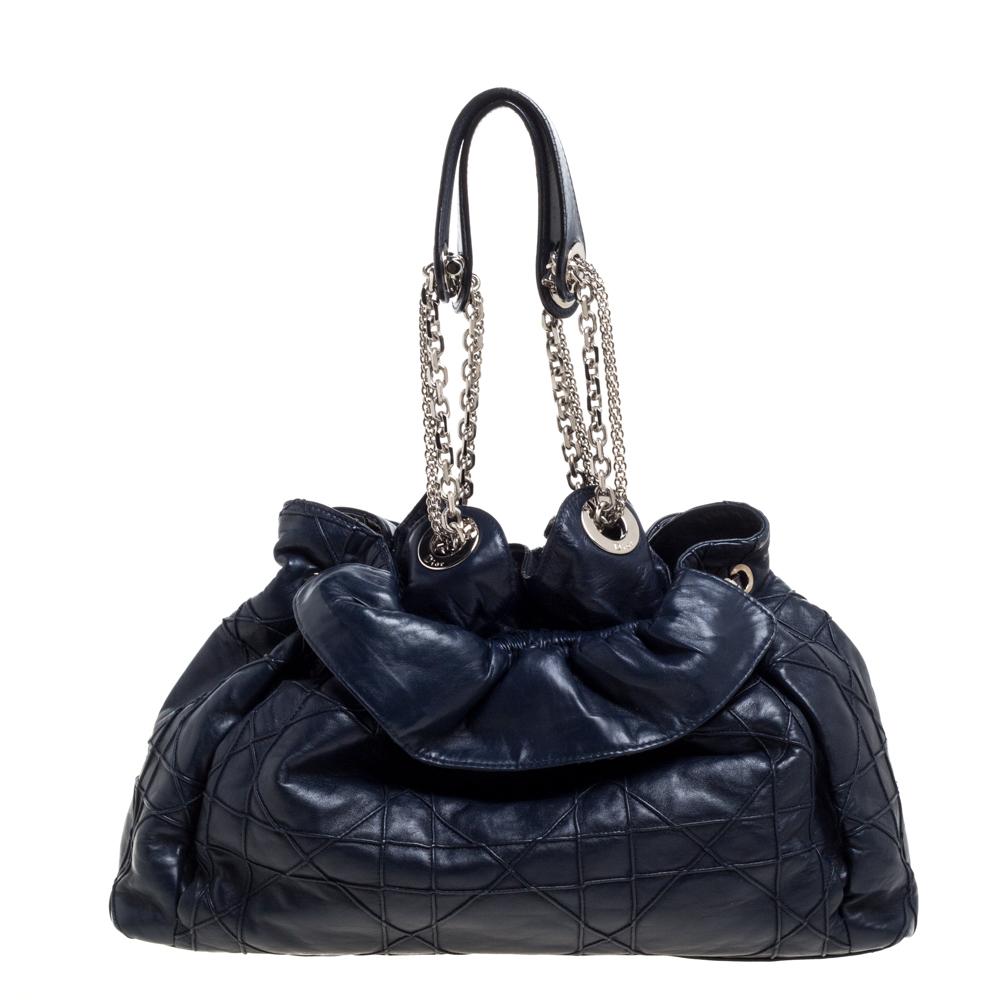 This stylish Le Trente hobo from Dior has been crafted from navy blue leather and styled with the signature cannage pattern. The bag features dual chain straps with leather shoulder rest, a CD cutout charm in silver-tone metal, a drawstring closure