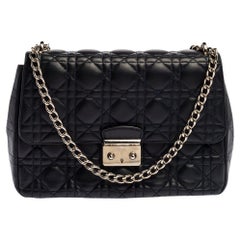Borsa Dior con patta media in pelle Cannage blu navy Miss Dior