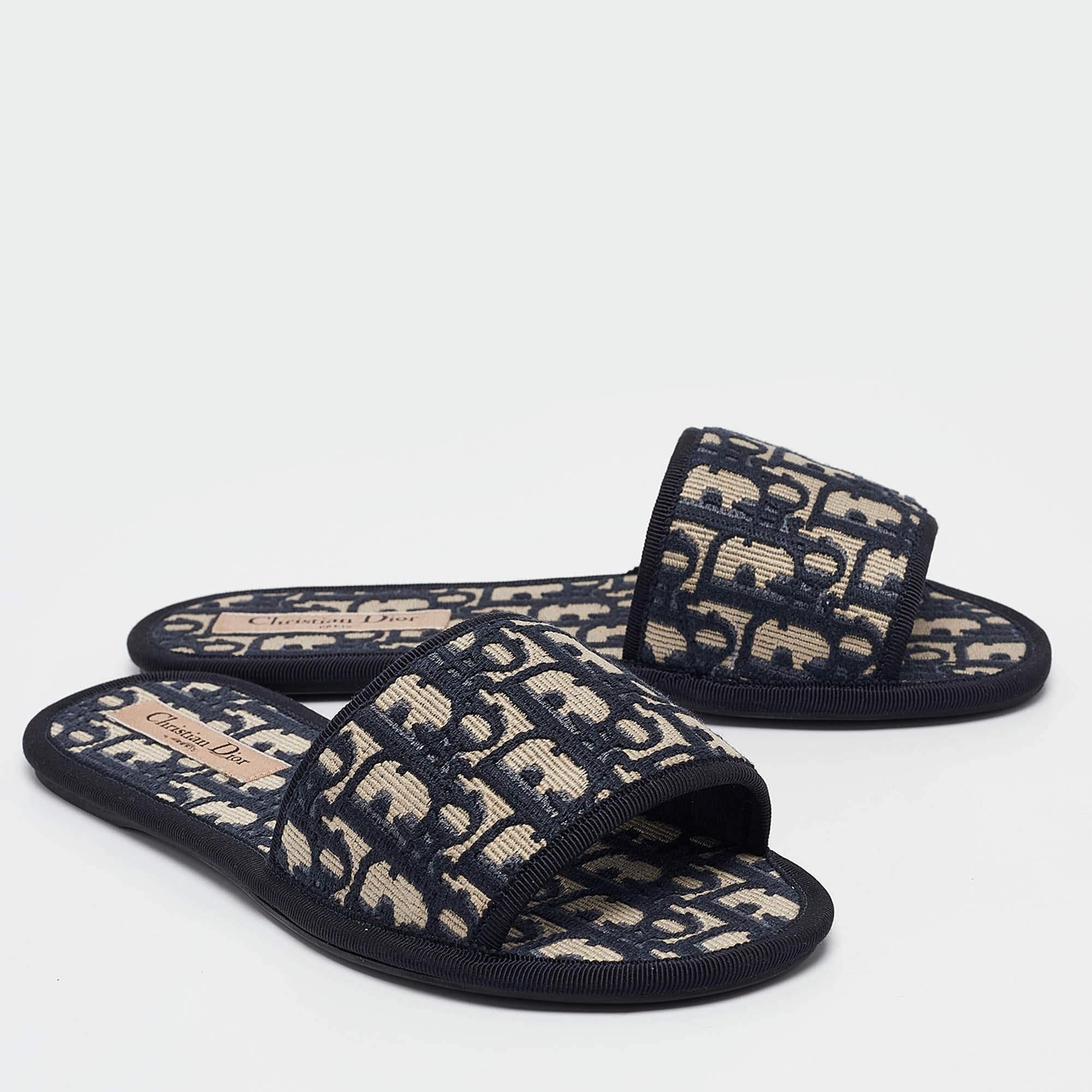 Dior Navy Blue/Cream Jacquard Flat Slides Size 37.5 In New Condition In Dubai, Al Qouz 2