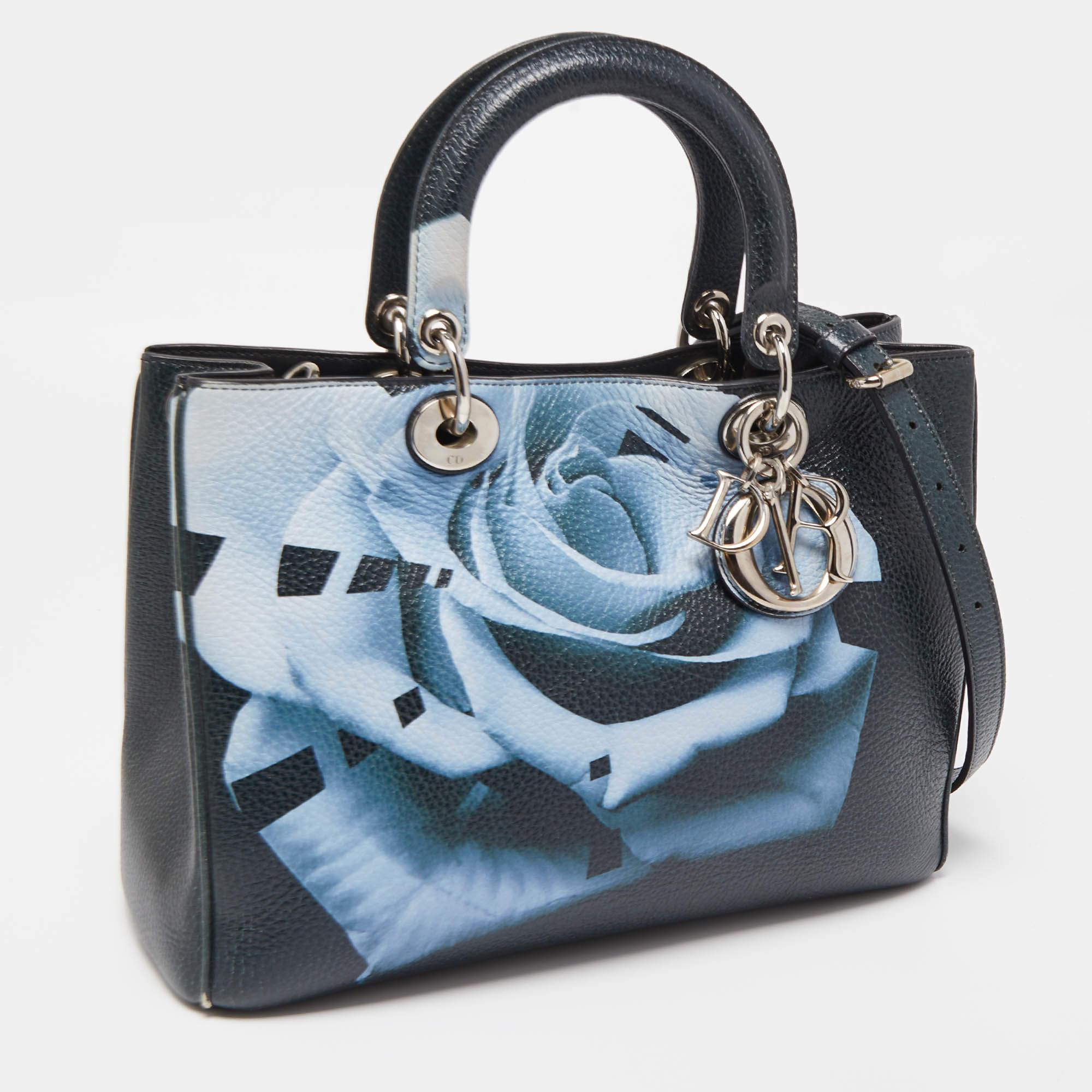 Sac cabas Diorissimo Dior en cuir imprimé floral bleu marine de taille moyenne Pour femmes en vente