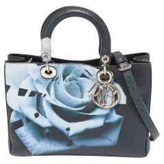 Sac cabas Diorissimo Dior en cuir imprimé floral bleu marine de taille moyenne