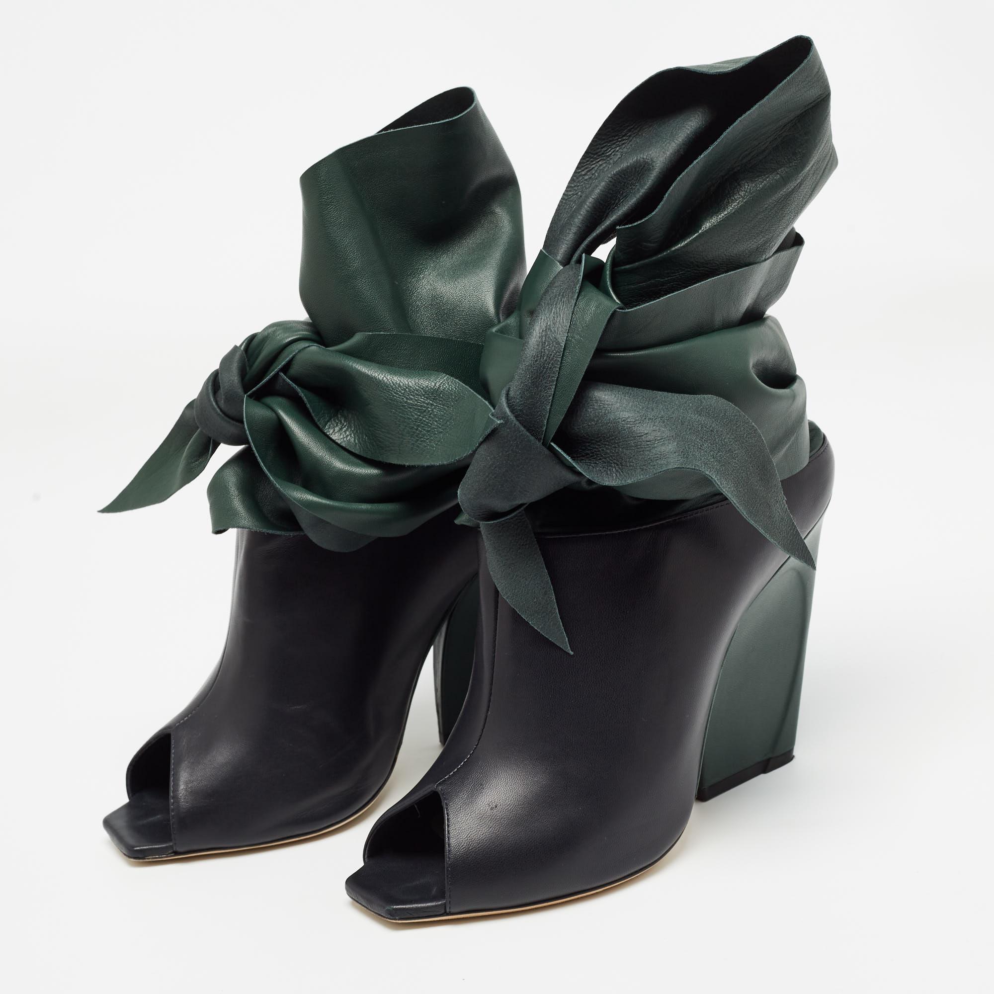 A perfect blend of luxury, style, and comfort, these designer mules are made using quality materials and frame your feet in the most elegant way. They can be paired with a host of outfits from your wardrobe. 