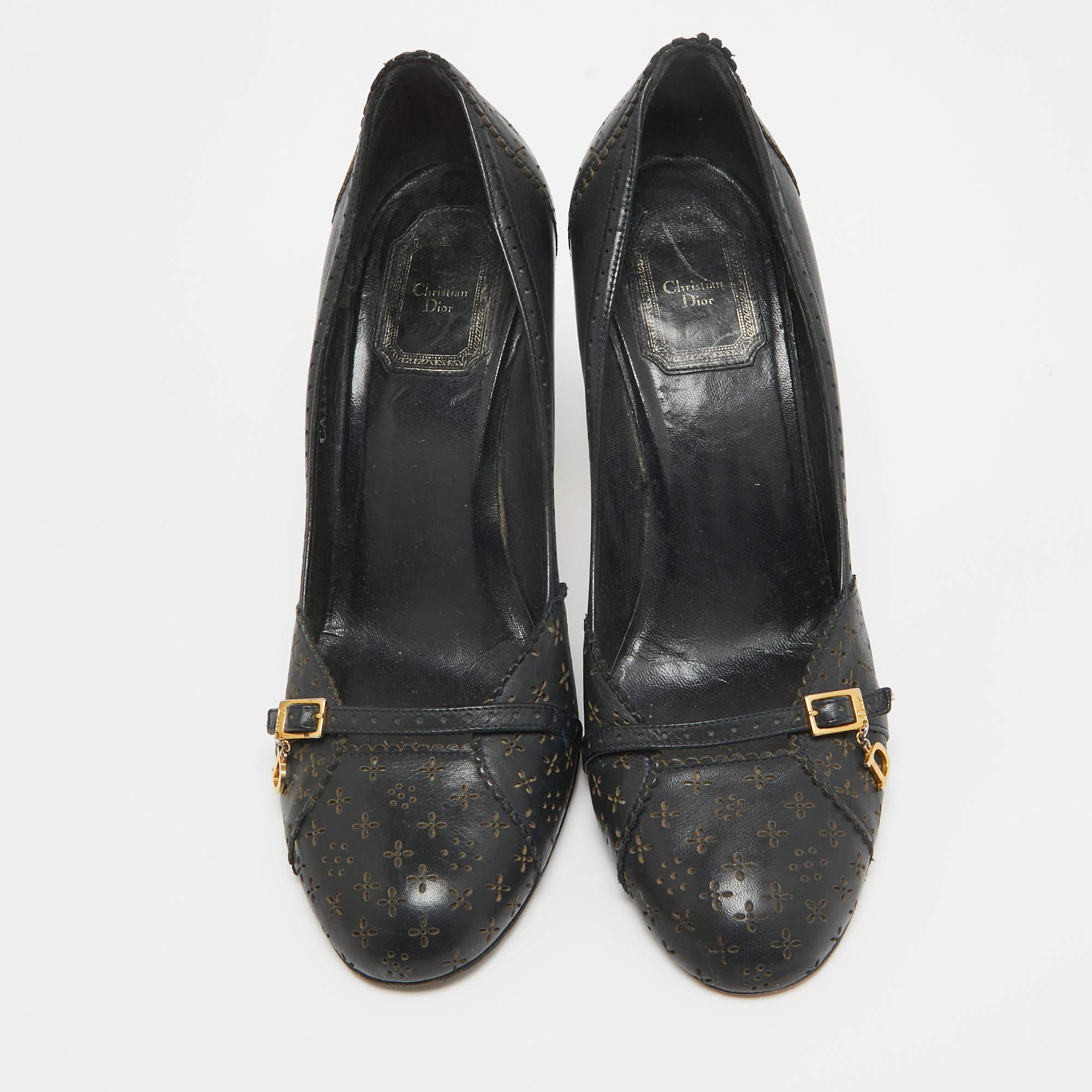 Noir Dior escarpins à bout rond en cuir bleu marine à boucle, taille 38,5 en vente