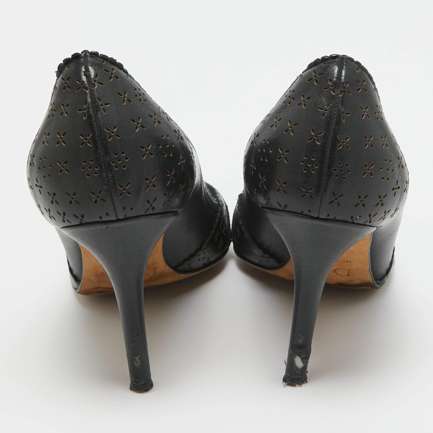 Dior escarpins à bout rond en cuir bleu marine à boucle, taille 38,5 Pour femmes en vente