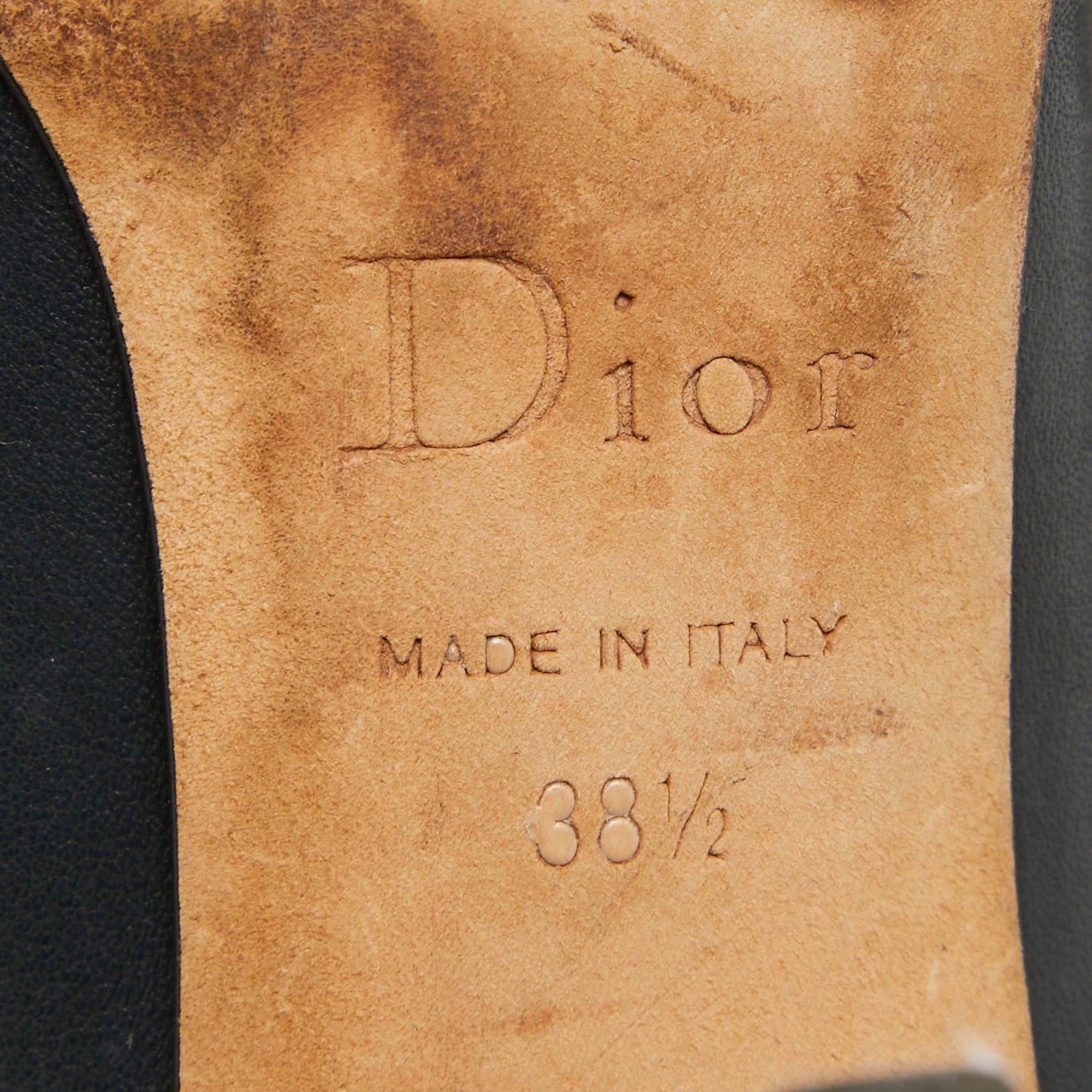 Dior escarpins à bout rond en cuir bleu marine à boucle, taille 38,5 en vente 2