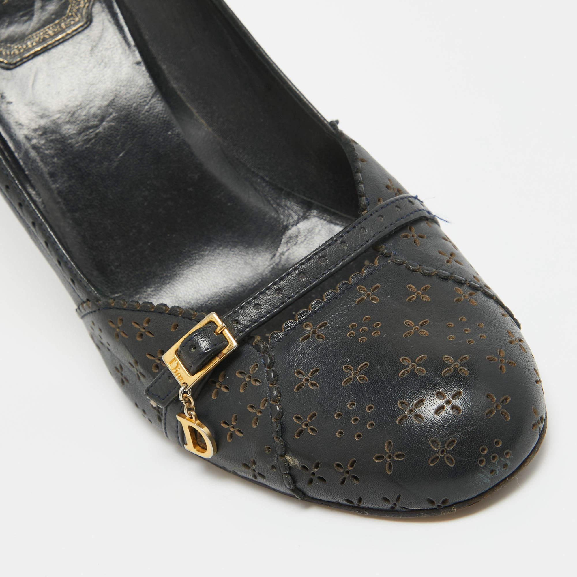Dior escarpins à bout rond en cuir bleu marine à boucle, taille 38,5 en vente 4