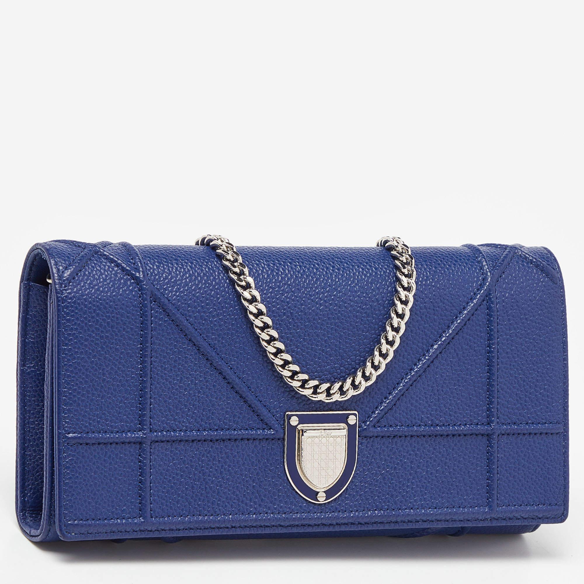 Dior Diorama Brieftasche aus marineblauem Leder an Kette, Diorama (Blau)