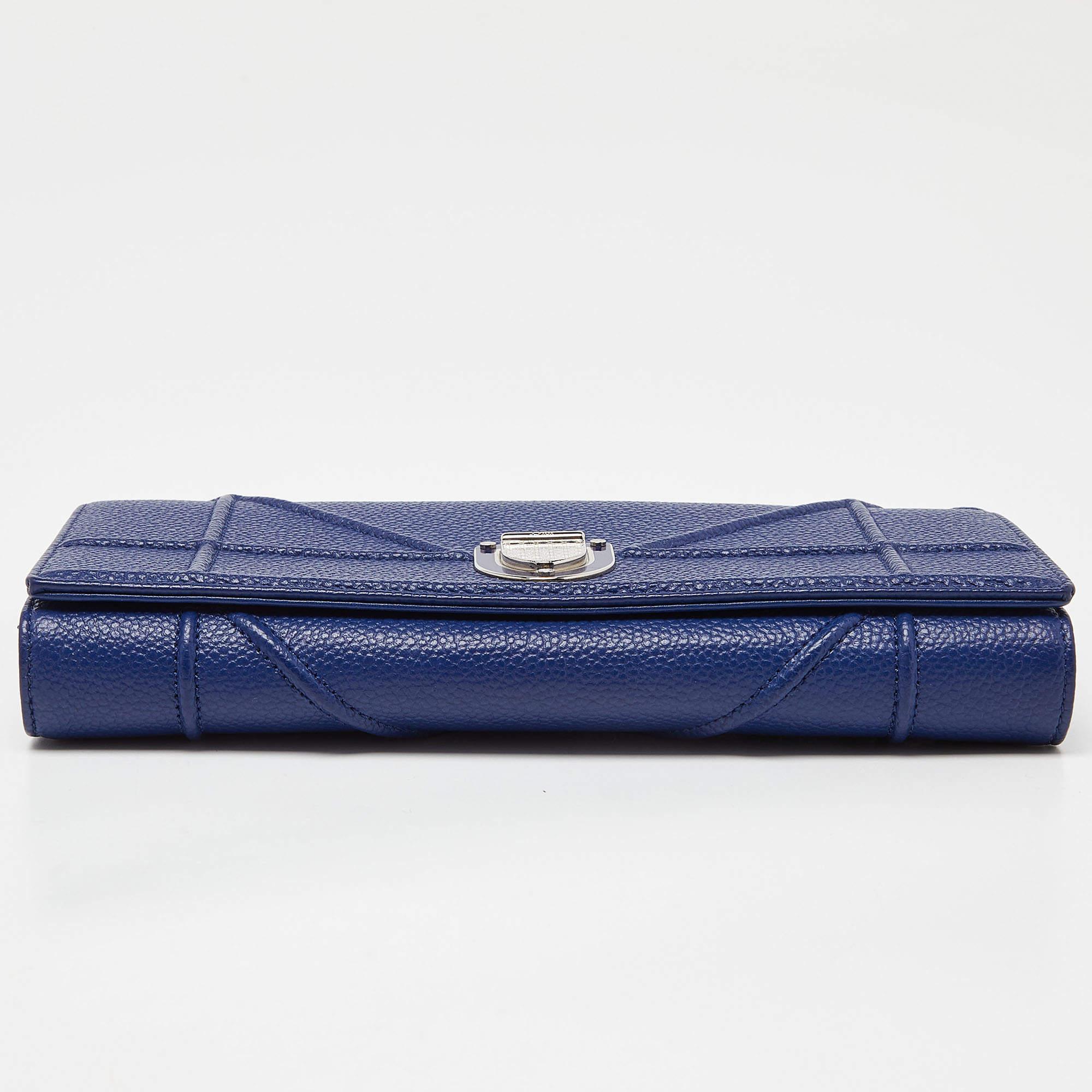 Dior Diorama Brieftasche aus marineblauem Leder an Kette, Diorama im Angebot 1