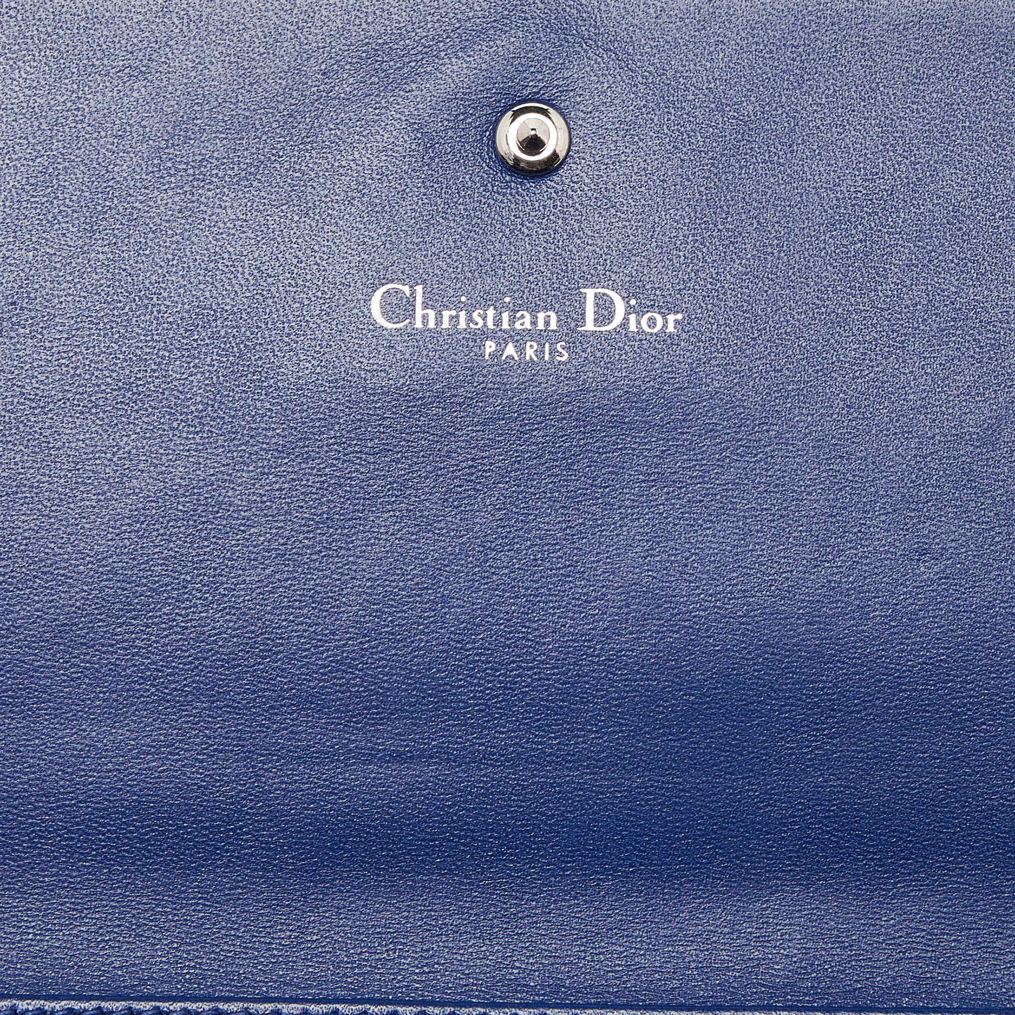 Dior Portefeuille Diorama en cuir bleu marine sur chaîne en vente 2