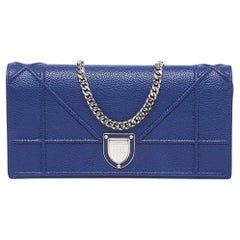 Dior Diorama Brieftasche aus marineblauem Leder an Kette, Diorama