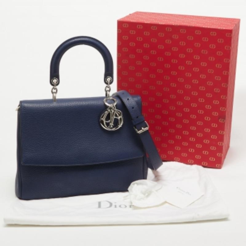 Dior Borsa media con patta Be Dior in pelle blu navy in vendita 5