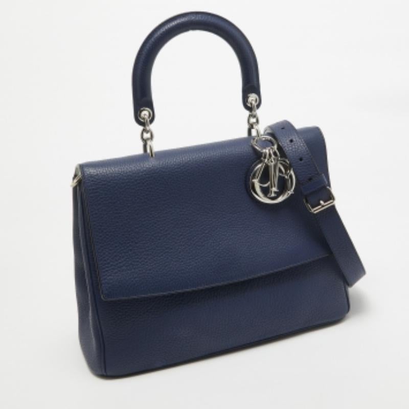 Dior Borsa media con patta Be Dior in pelle blu navy in vendita 4
