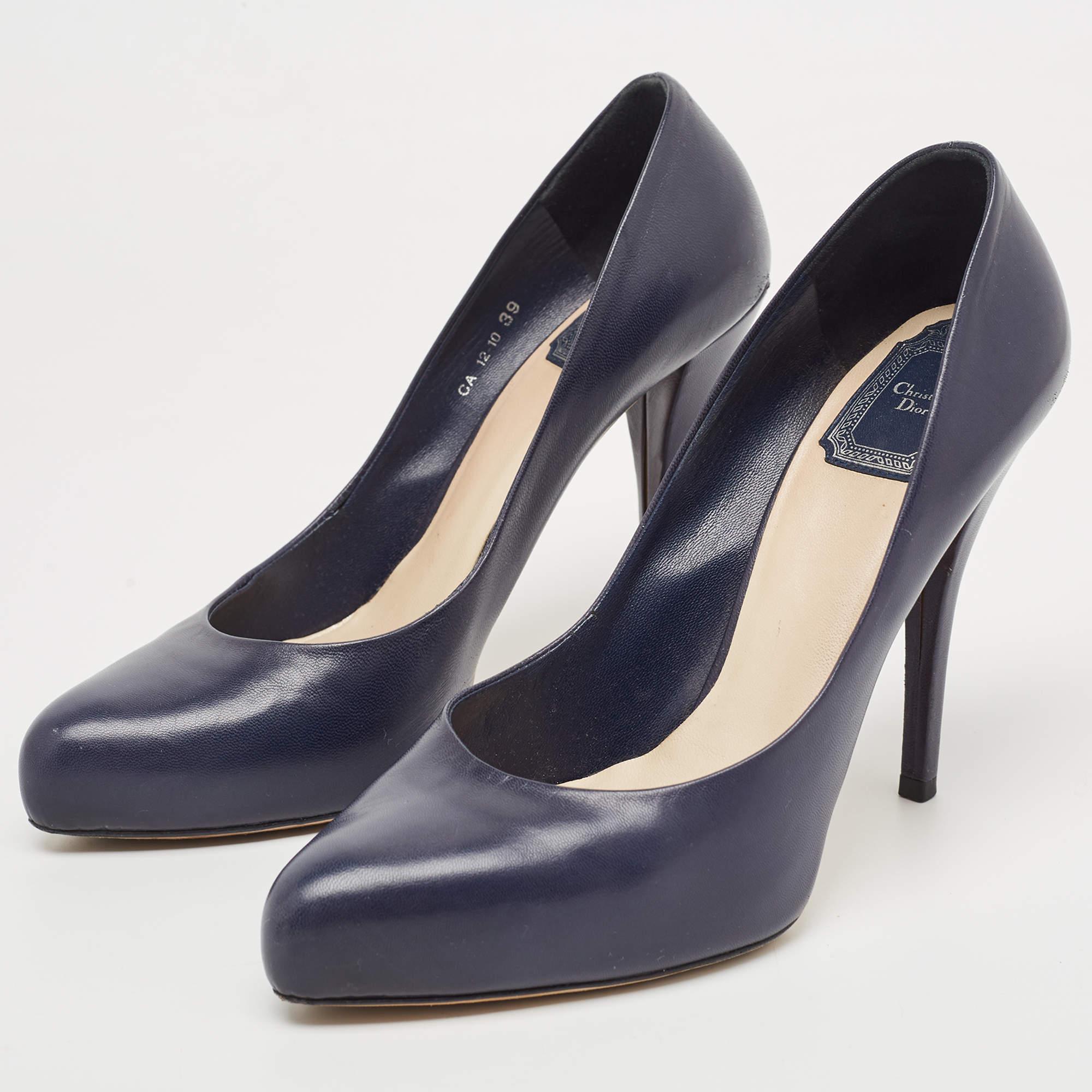 Perfectly sewn and finished to ensure an elegant look and fit, these Dior pumps are a purchase you'll love flaunting. They look great on the feet.

