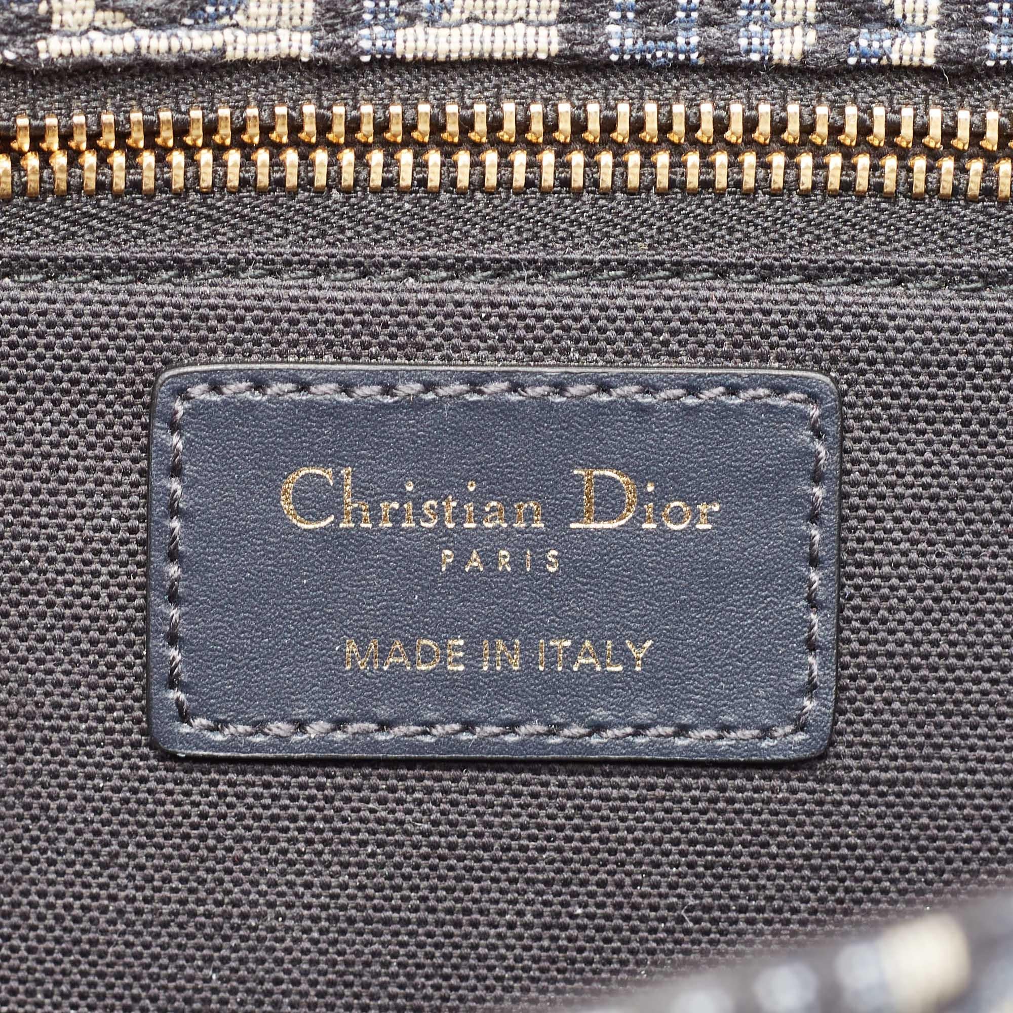 Dior Marineblaue schräge Montaigne-Tasche aus Segeltuch und Leder 30 6