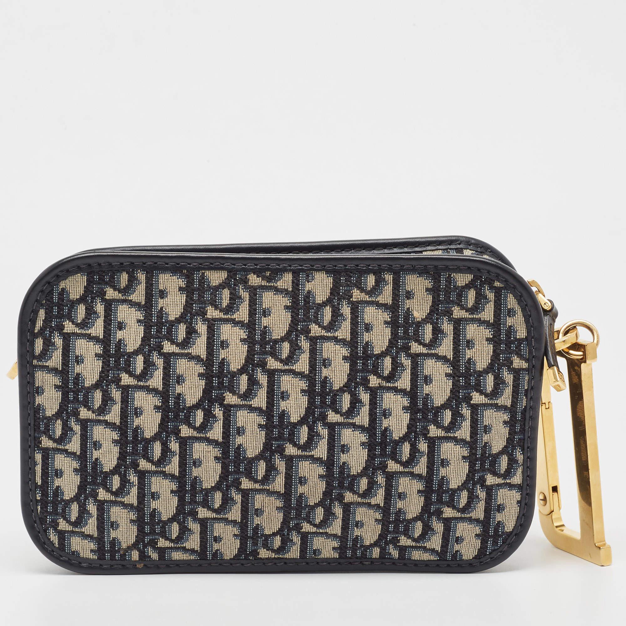 This Dior Diorquake clutch for women has the kind of design that ensures high appeal, whether held in your hand or tucked under your arm. It is a meticulously crafted piece bound to last a long time.

Includes: Info Card