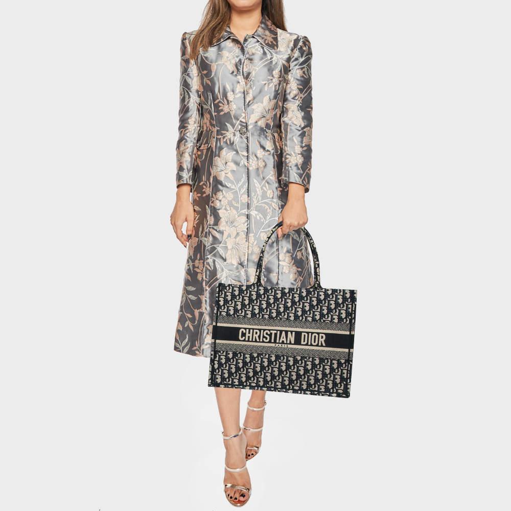 This alluring tote bag for women has been designed to assist you on any day. Convenient to carry and fashionably designed  the tote is cut with skill and sewn into a great shape. It is well equipped to be a reliable accessory.