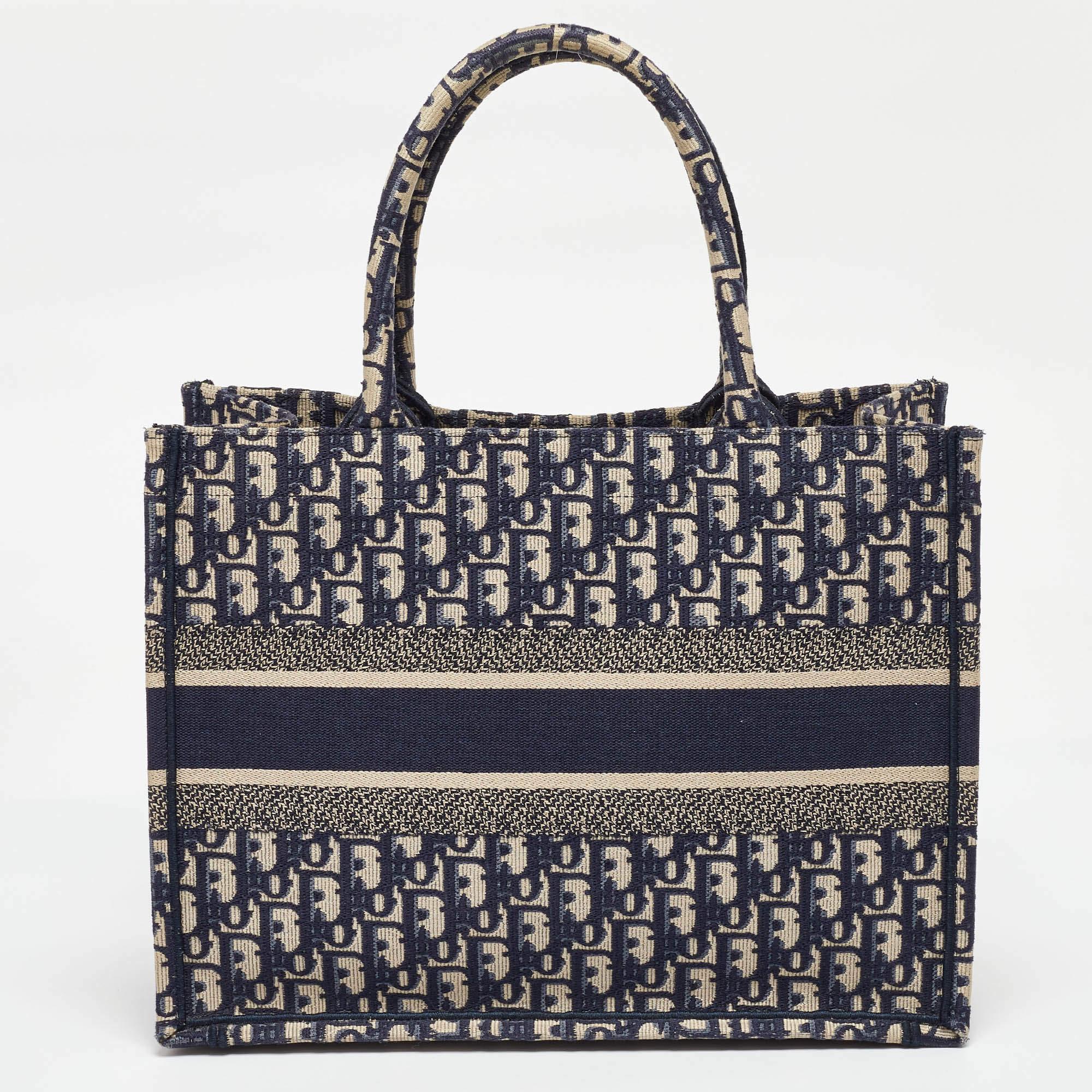 Dior Navy Blue Oblique Embroidered Canvas Medium Book Tote In Good Condition For Sale In Dubai, Al Qouz 2