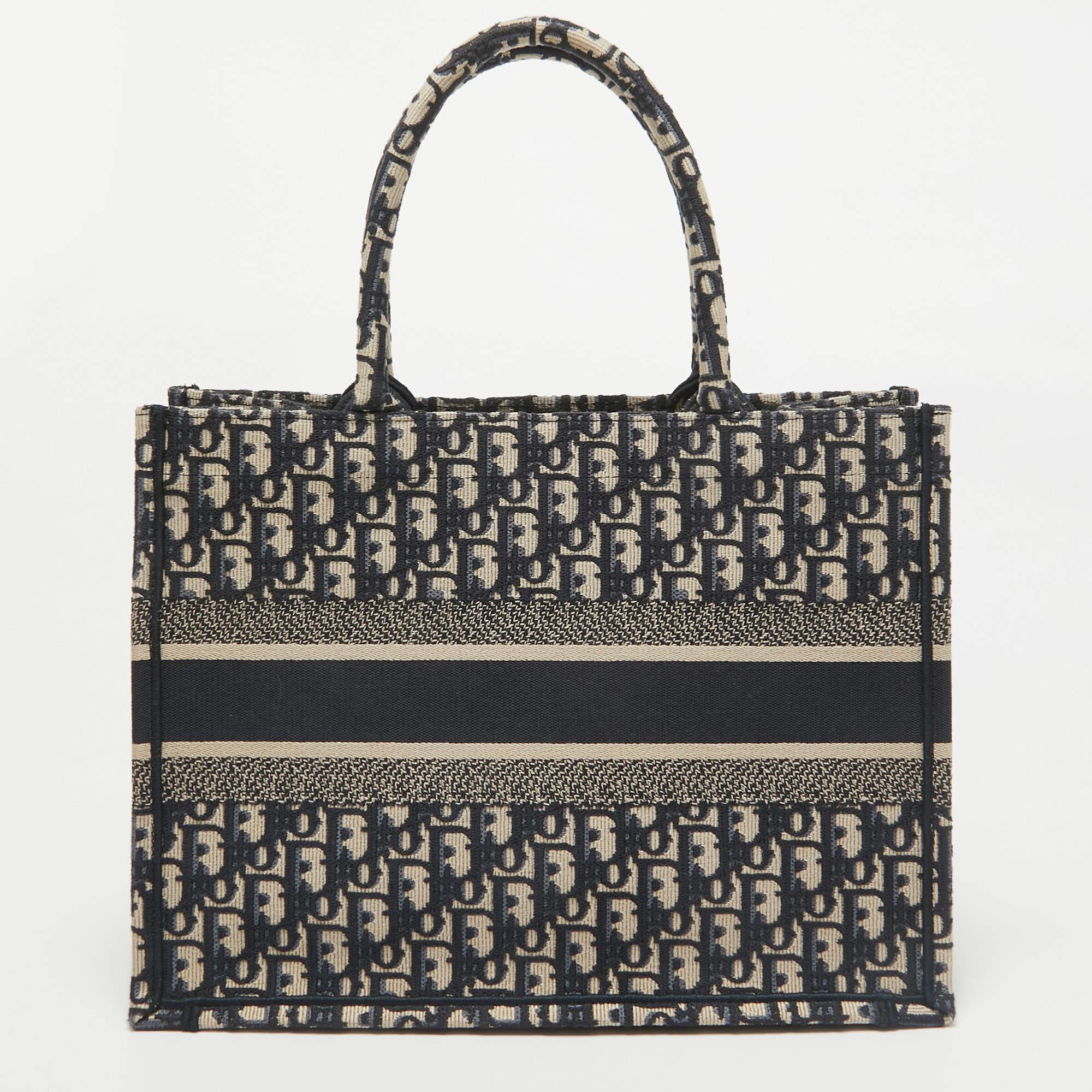 Dior Navy Blue Oblique Embroidered Canvas Medium Book Tote In Excellent Condition For Sale In Dubai, Al Qouz 2