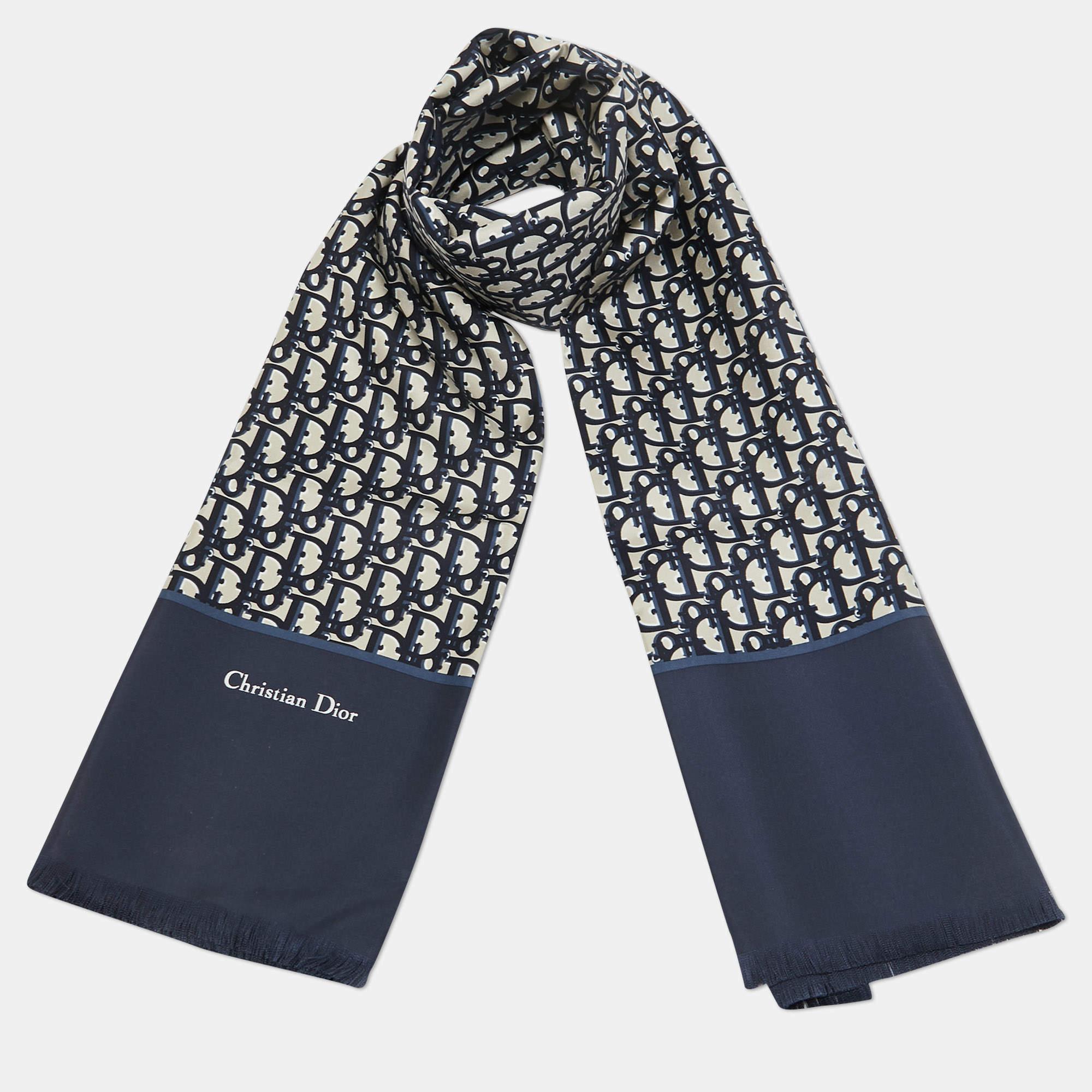Dior Oblique stole crafted from silk can be styled as a head accessory or tied around the neck. The square scarf exhibits the brand's Oblique motif that was created in 1967, the 'Christian Dior' detail, and fringed edges.

Includes: Original Box,