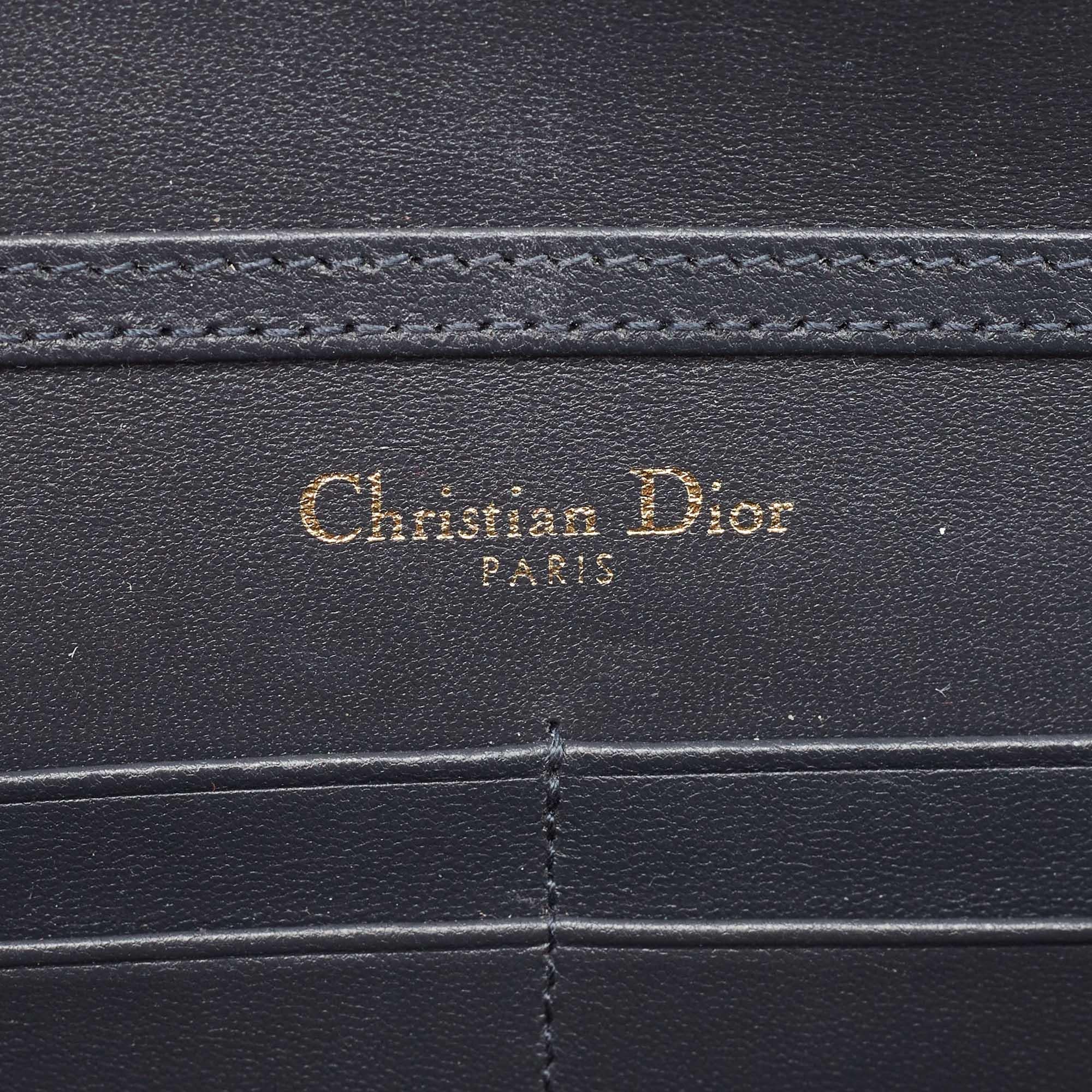 Dior Portefeuille Diorama en cuir verni bleu marine sur chaîne 7