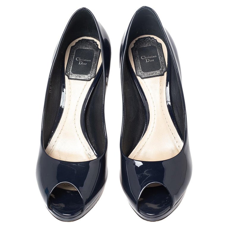 Dior Navy Blue Patent Leather Peep toe Pumps Size 36 In Good Condition For Sale In Dubai, Al Qouz 2