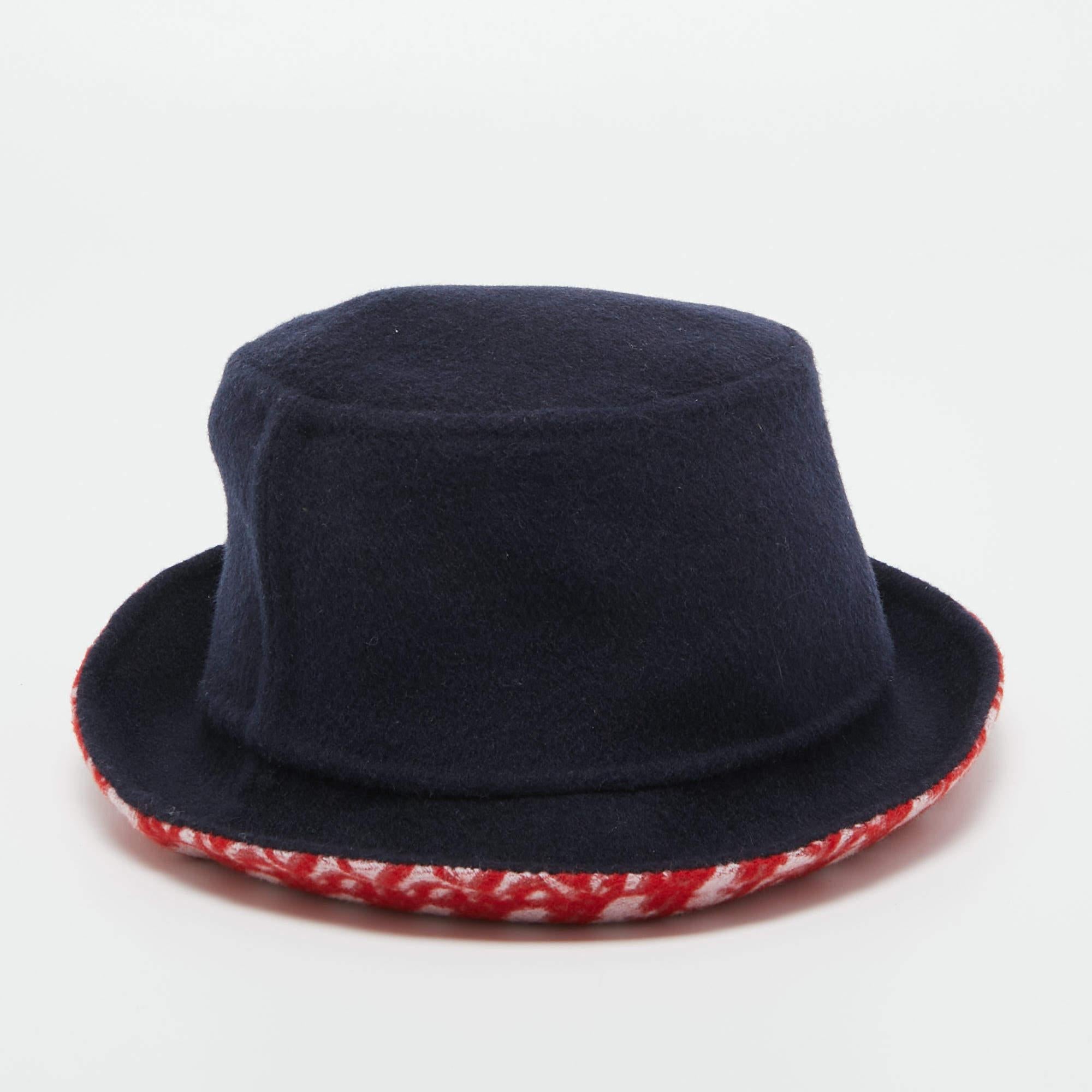 Women's Dior Navy Blue/Red Oblique Wool Reversible Dior Chic Hat Size 57 For Sale