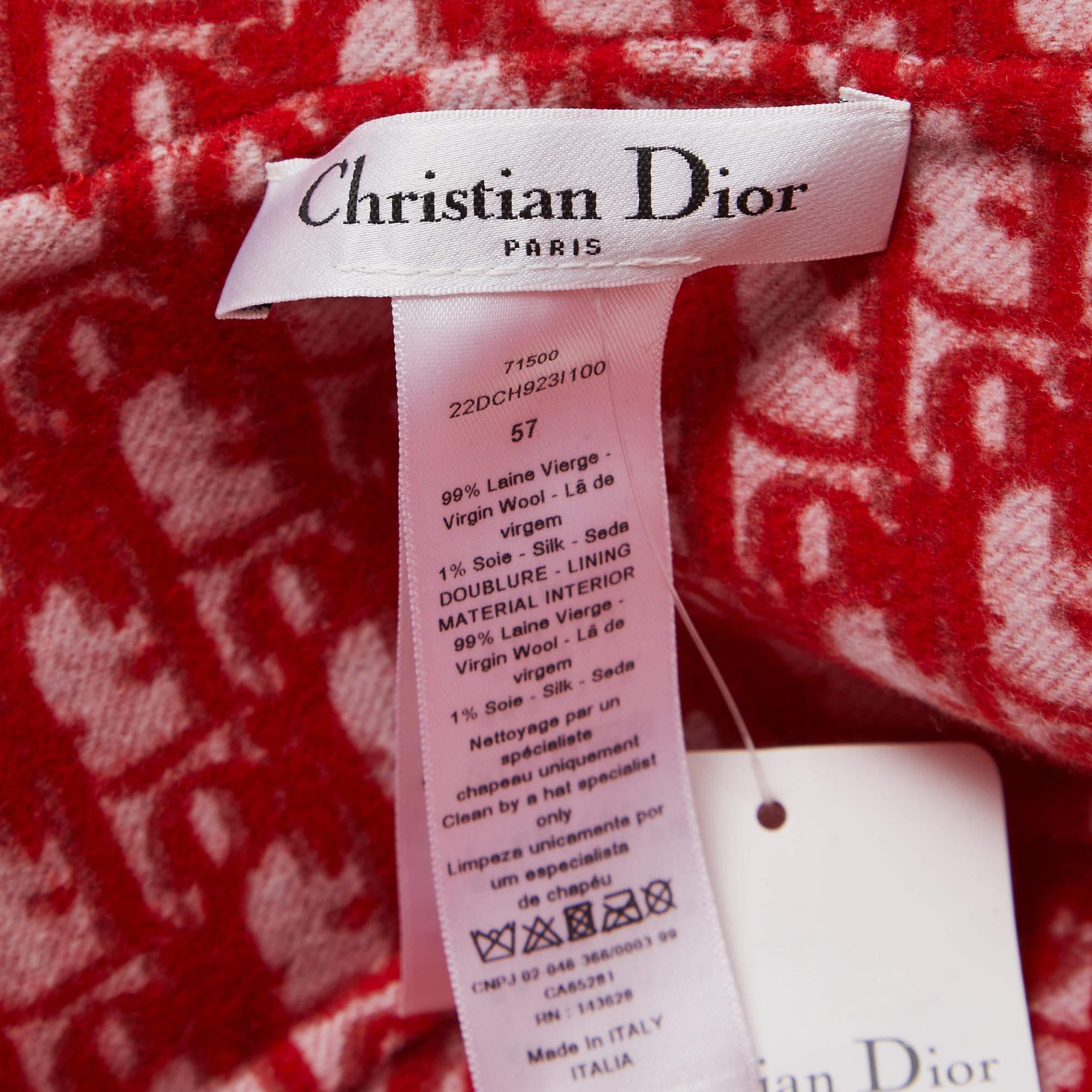 Chapeau chic Dior réversible bleu marine/rouge oblique en laine Dior, taille 57 en vente 3