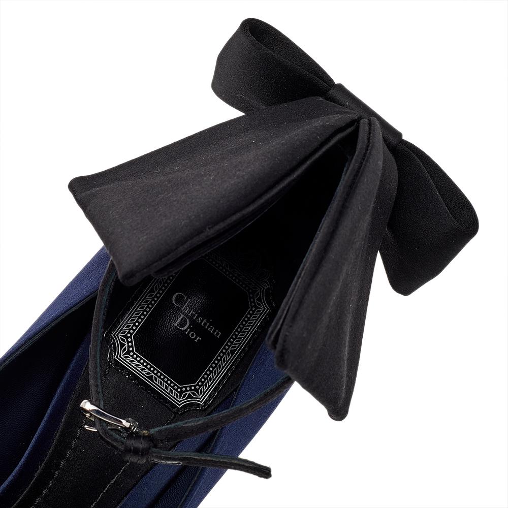 Dior Navy Blue Satin Bow Ankle Strap Pointed Toe Pumps Size 37.5 In Good Condition In Dubai, Al Qouz 2