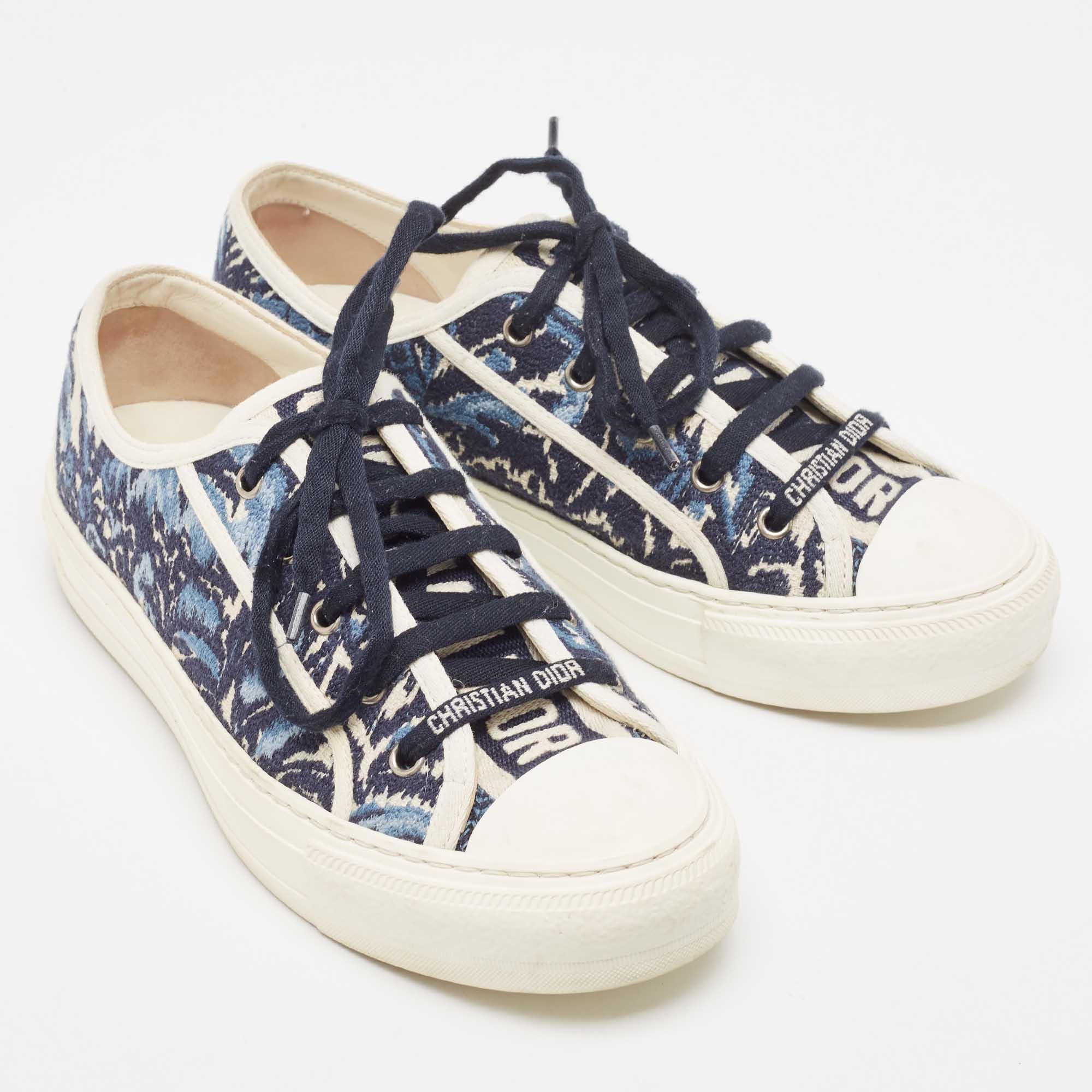 Dior Navy Blue/White Floral Embroidered Canvas Walk'n'Dior Sneakers Size 39 In Good Condition For Sale In Dubai, Al Qouz 2