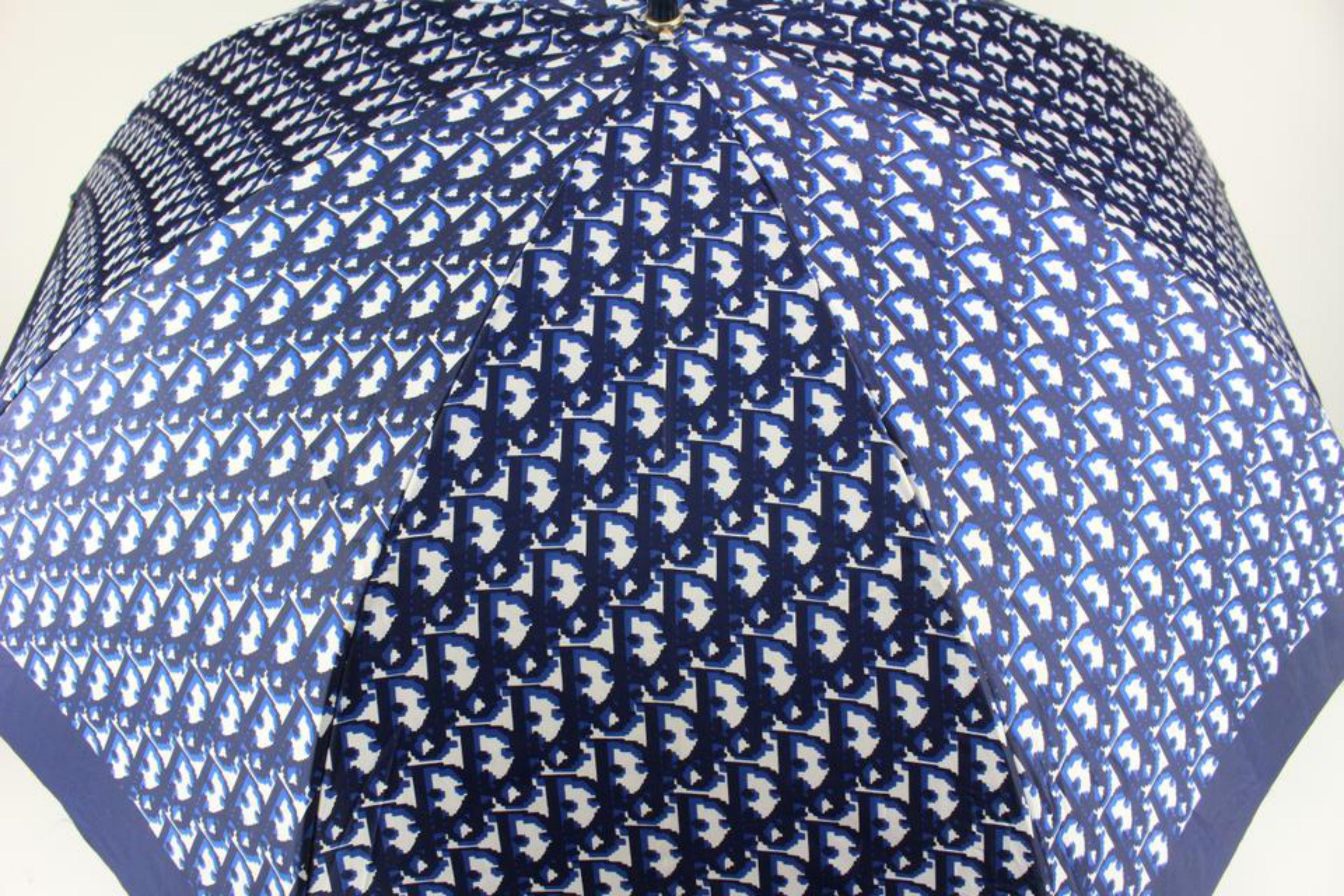 Dior Marineblauer Trotter-Schirm mit Monogramm 1D111 im Angebot 7